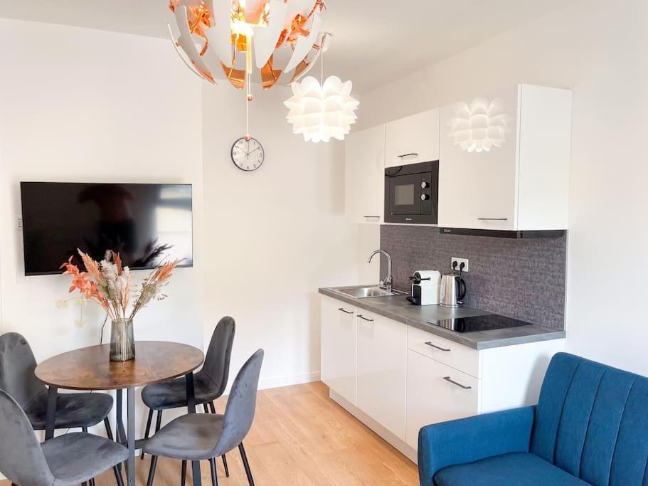 Crystal 404 Apartment