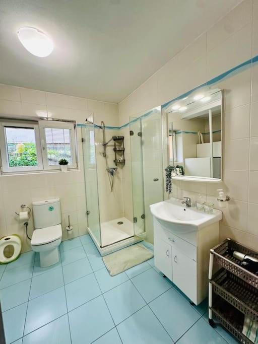 Family-friendly 5 Apartment
