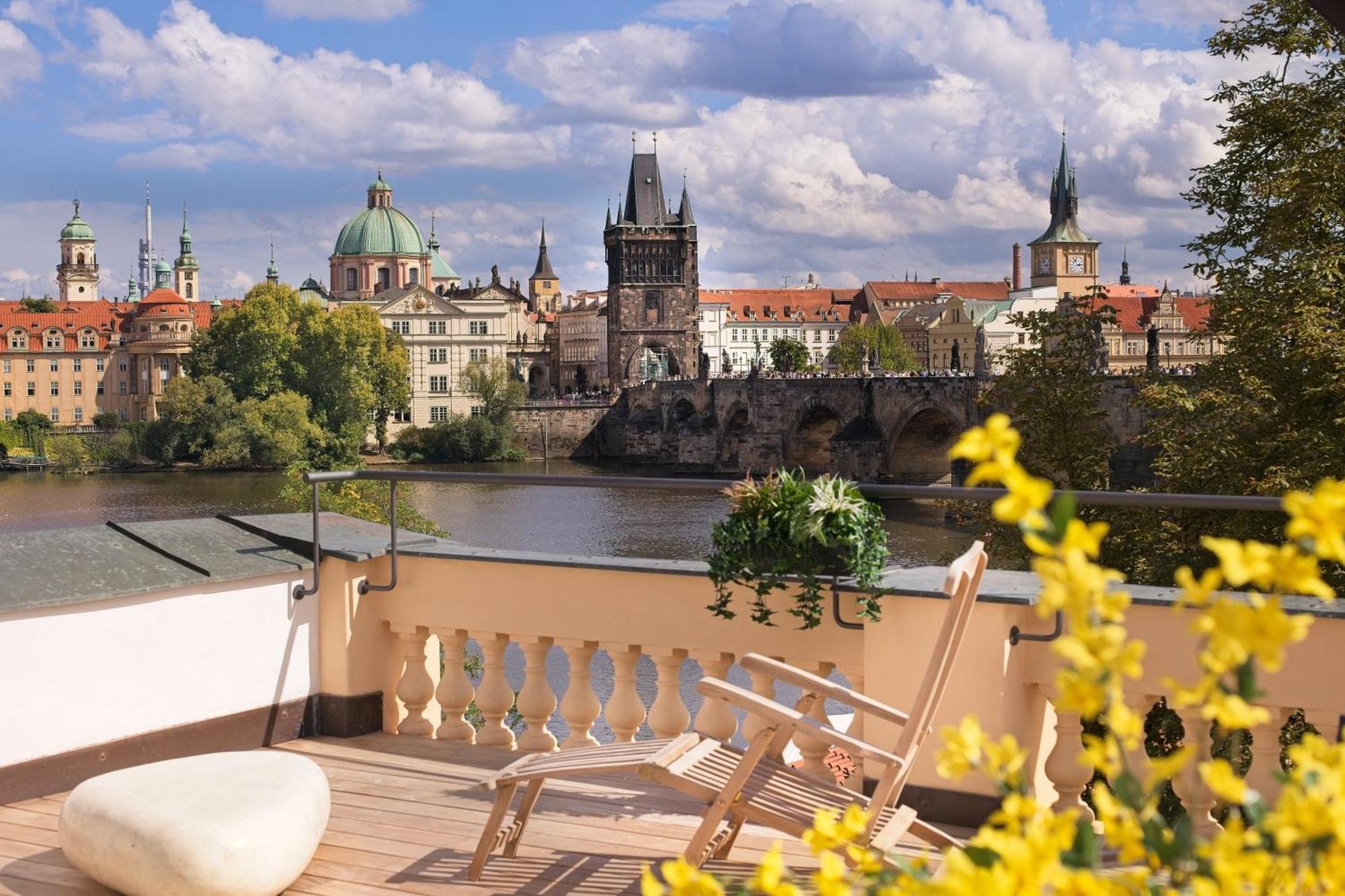 Charles Bridge Apartment Prag