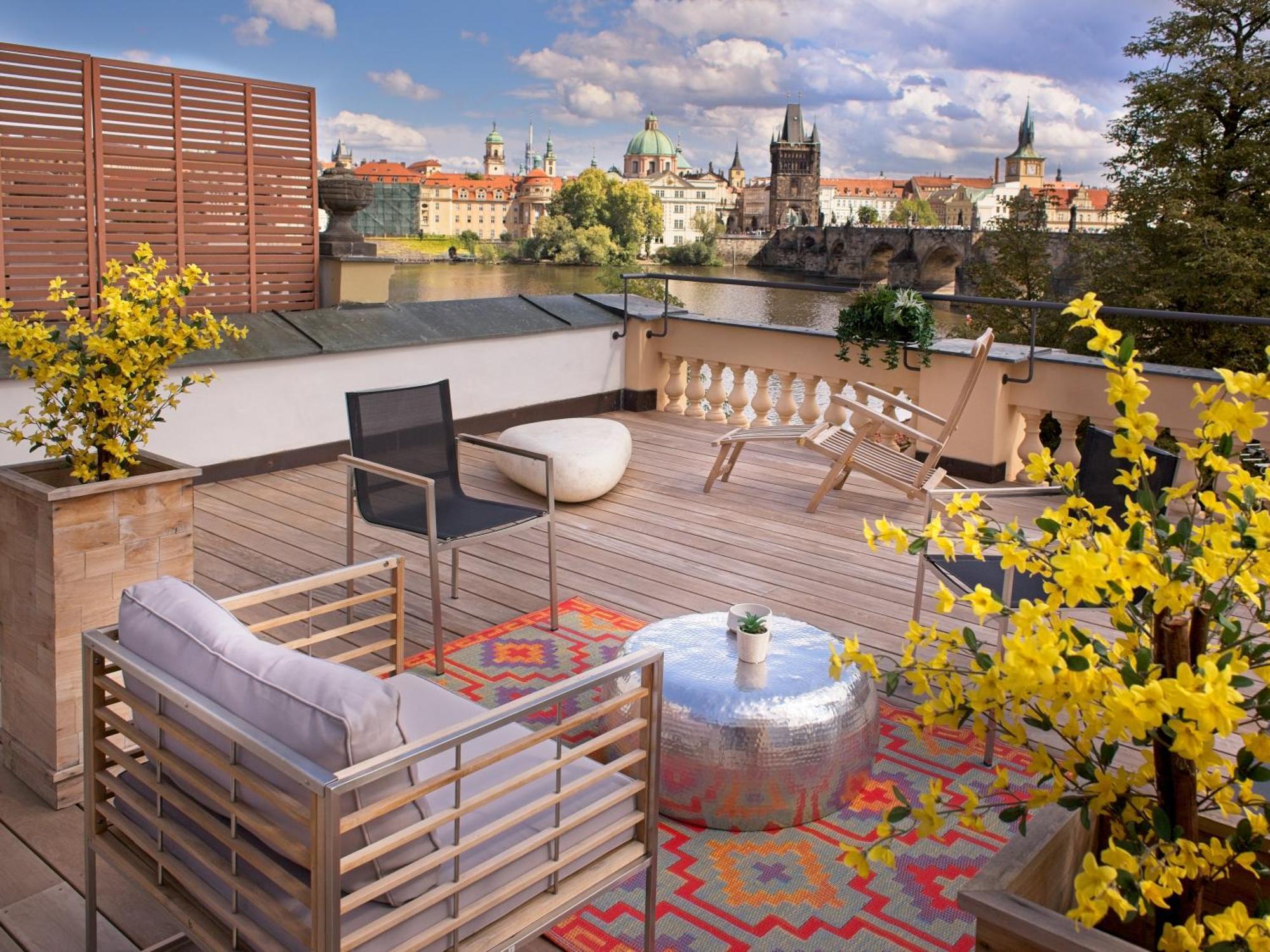 Charles Bridge Apartment Prag