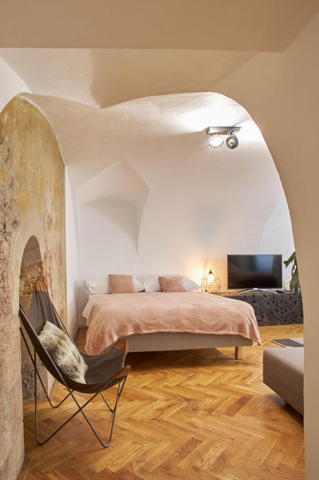 Aparthotel Lazenska N4 4*