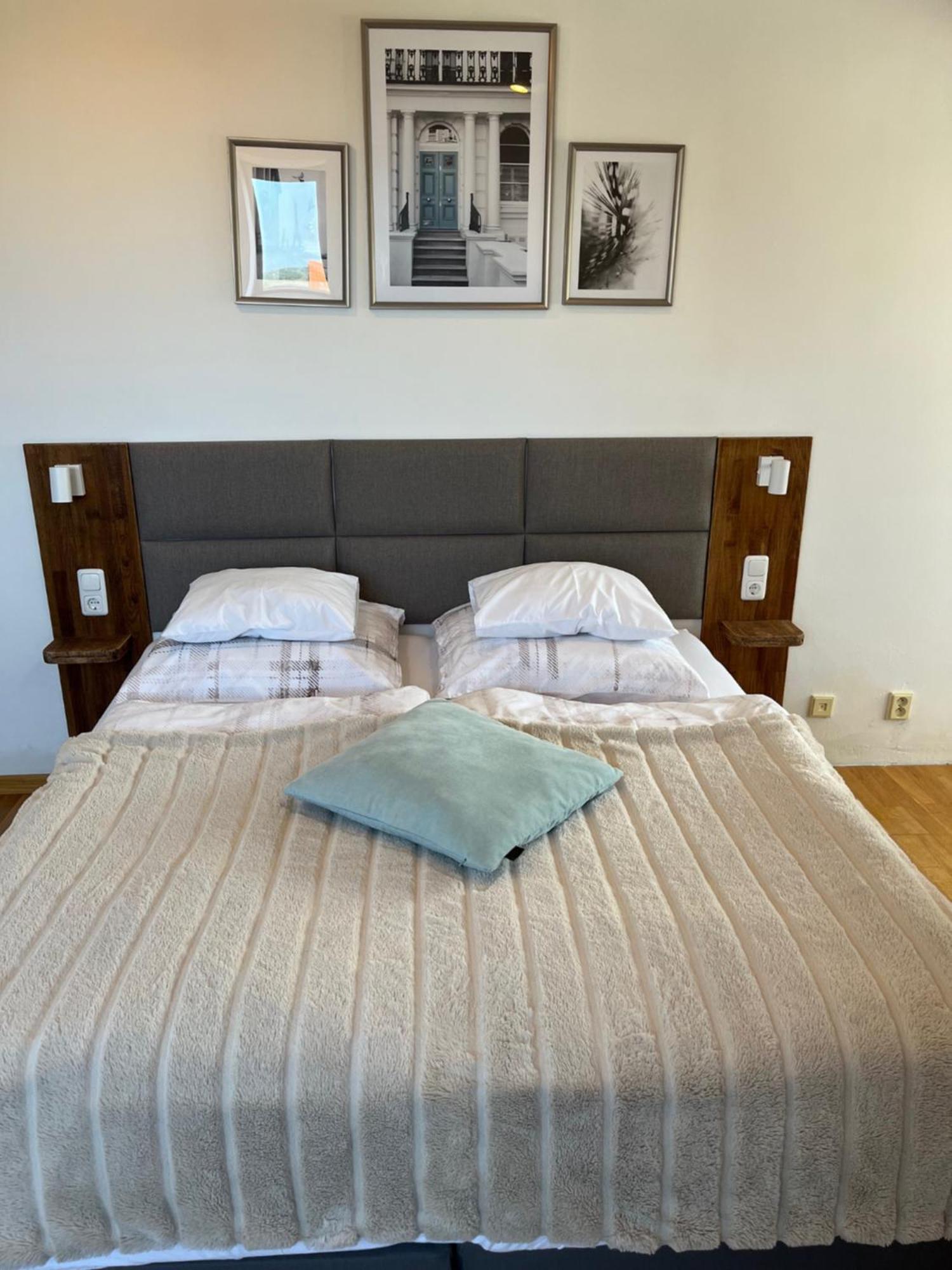Sarka Apartment *