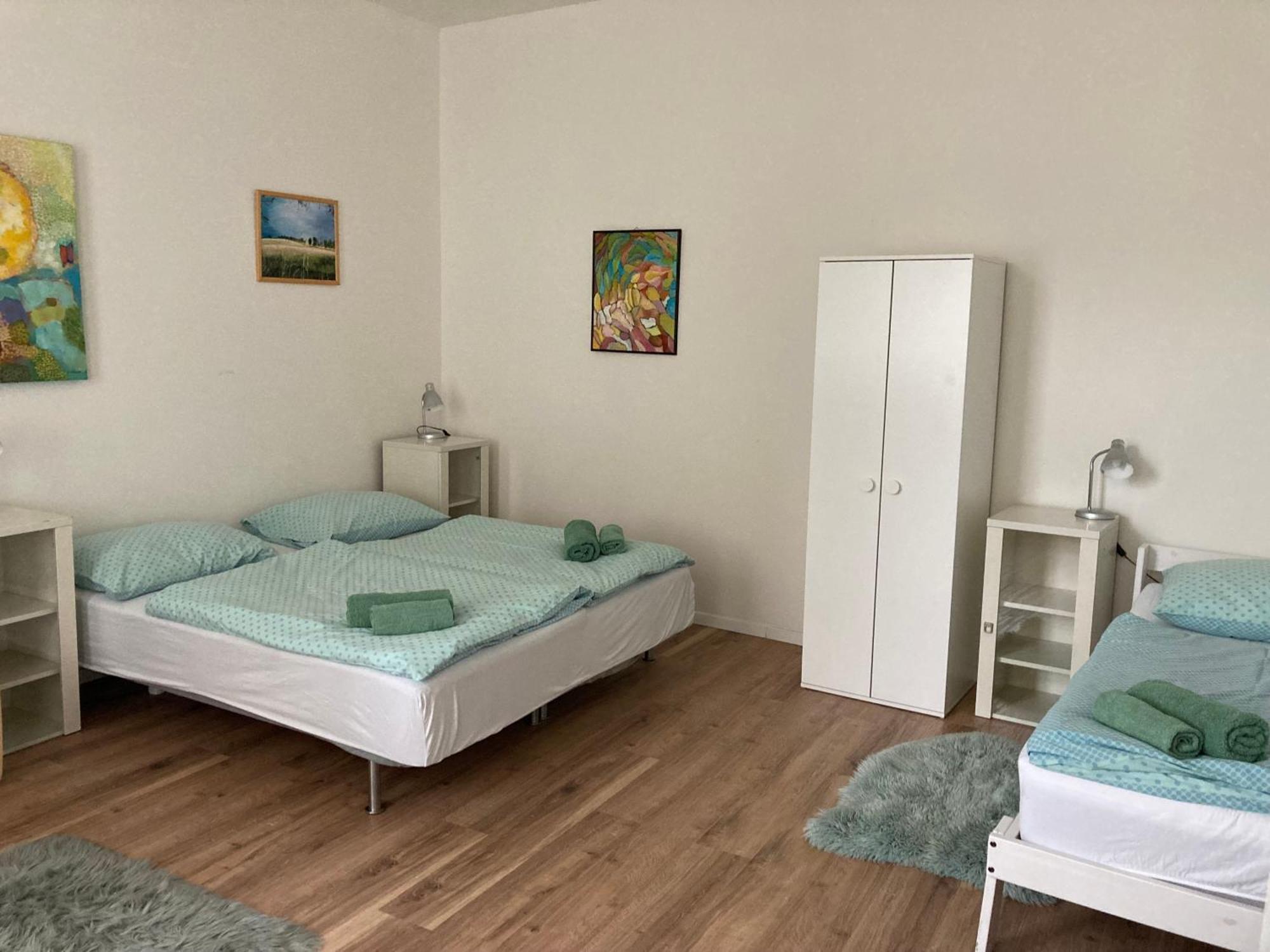 Enter Center Apartment *