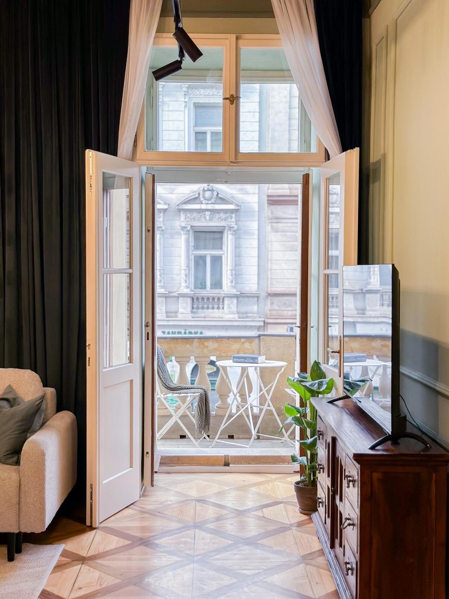 Turnkey I Antonin Dvorak Apartment