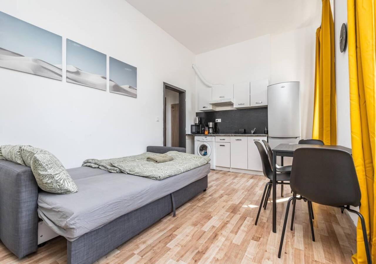 Apartment Crimson Charm *