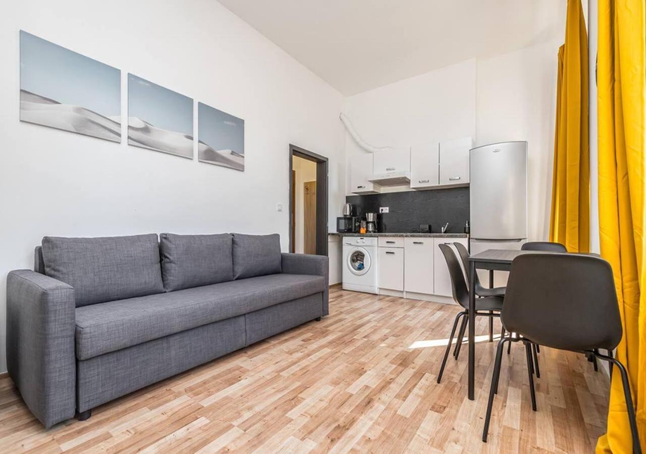 Apartment Crimson Charm Prag
