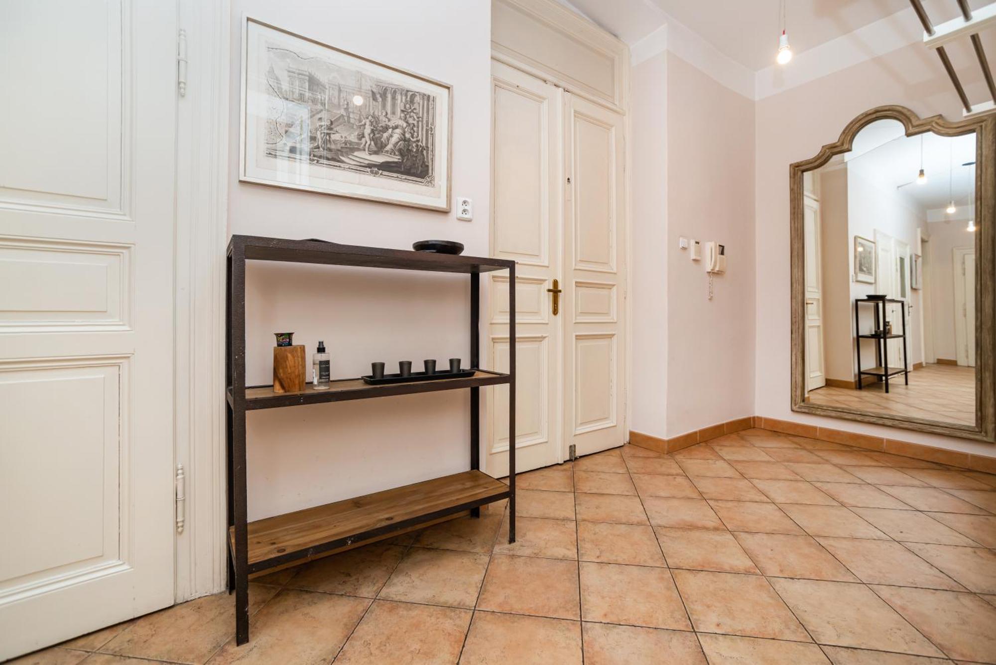 Apartment Large And Modern In The Heart Of Prag