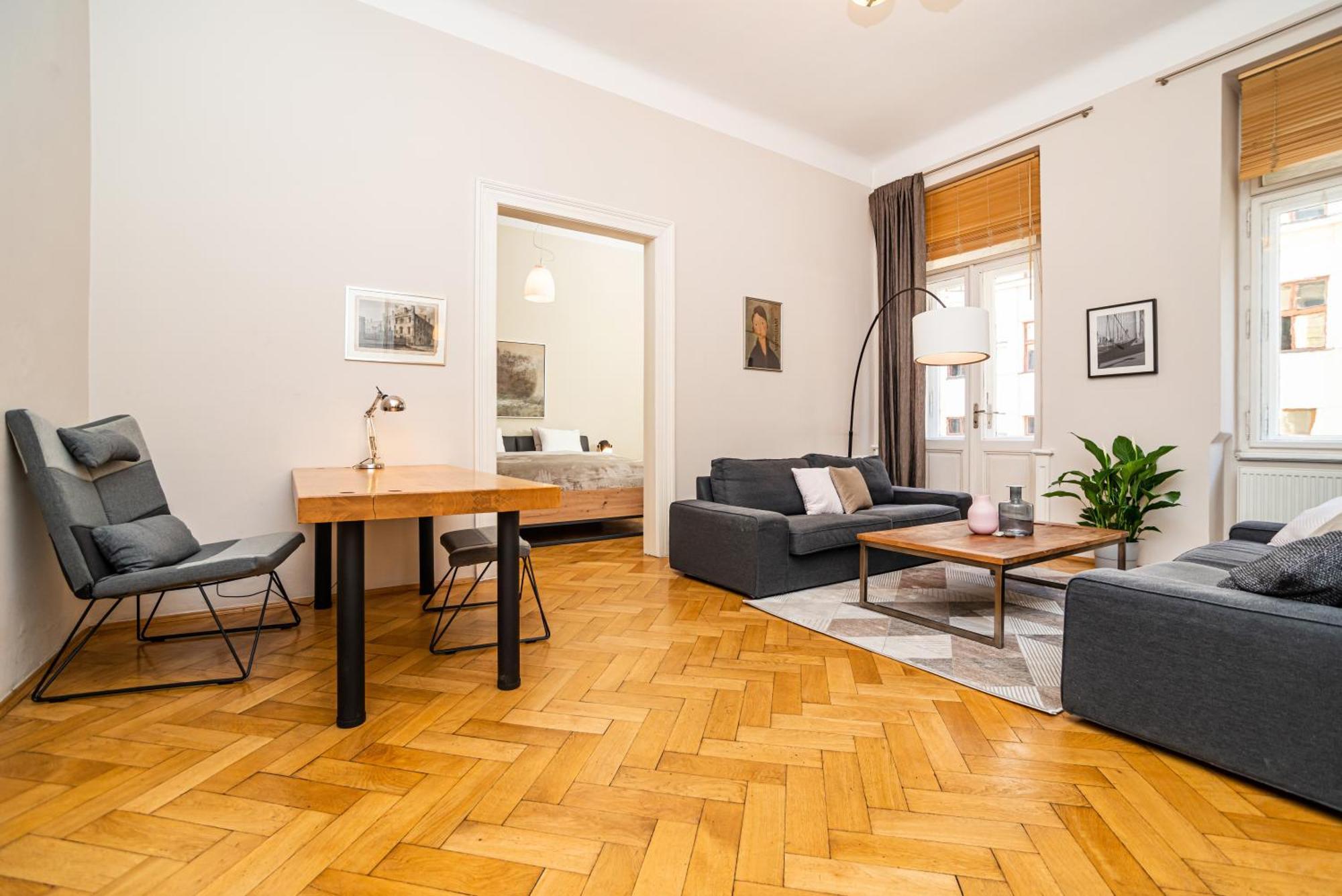 Large And Modern In The Heart Of Apartment