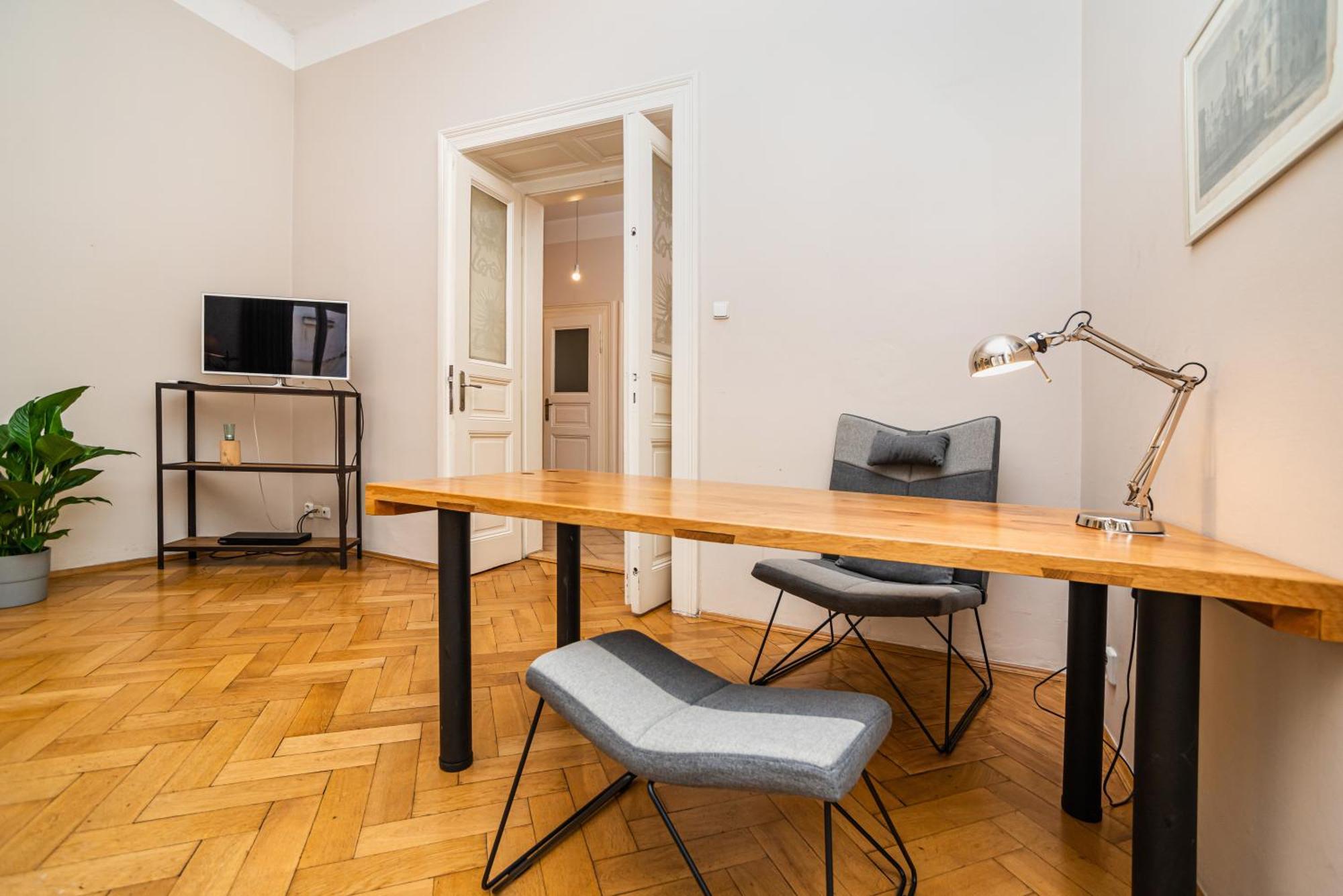 Large And Modern In The Heart Of Apartment