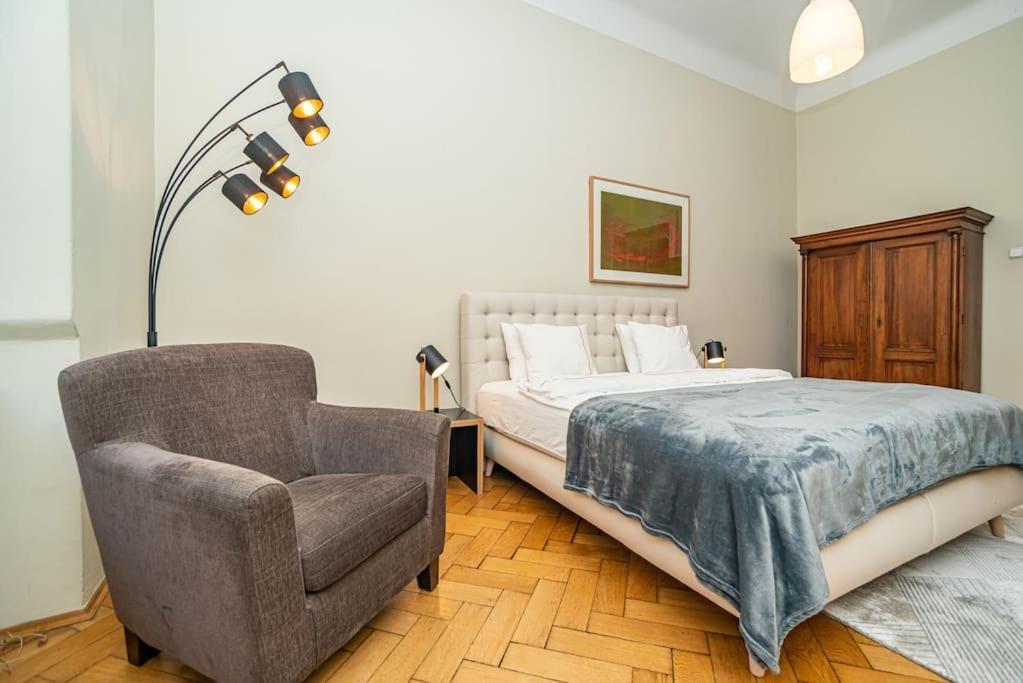 Apartment Large And Modern In The Heart Of