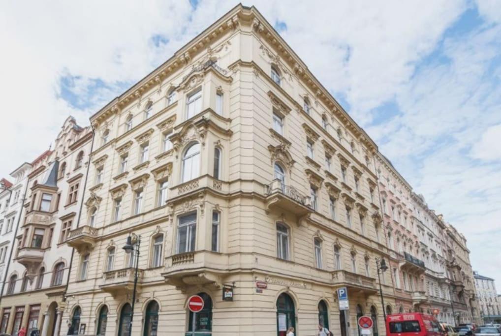 Apartment Large And Modern In The Heart Of Prag