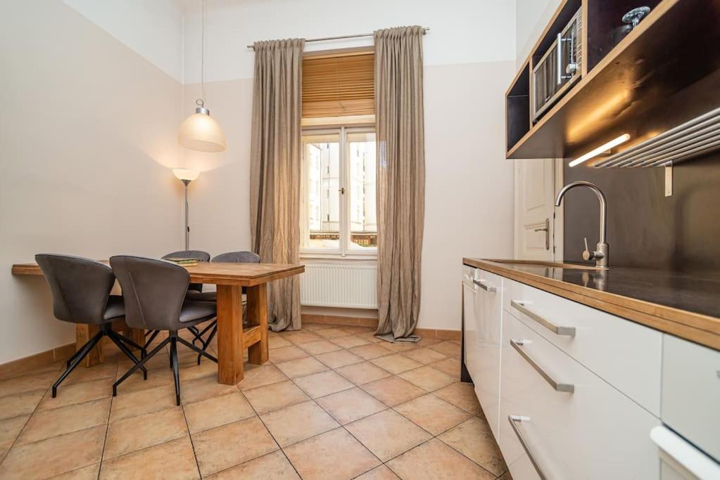 Apartment Large And Modern In The Heart Of