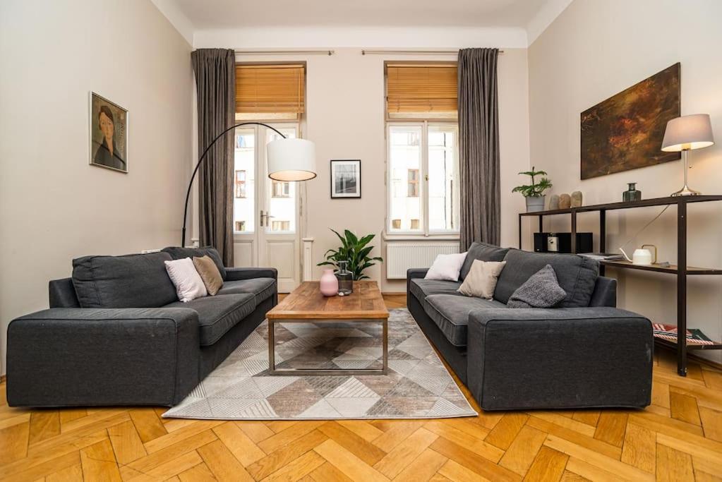 Large And Modern In The Heart Of * Prag