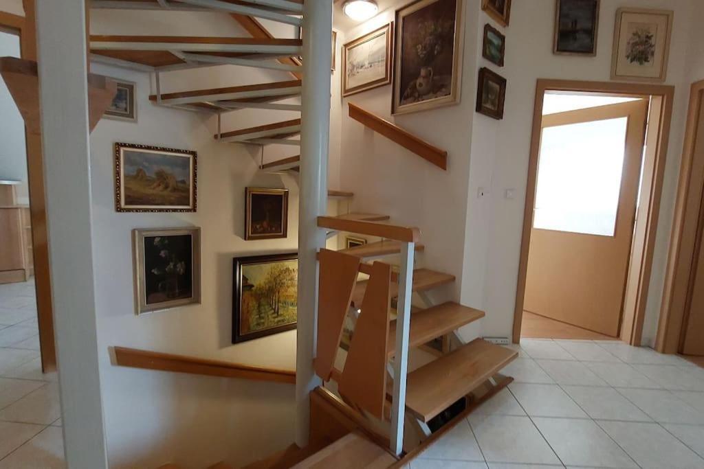 Klasicky Dum, 5 Loznic , 5 Bedrooms, Feriehus Prag