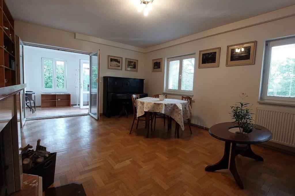 Klasicky Dum, 5 Loznic , 5 Bedrooms, Feriehus *