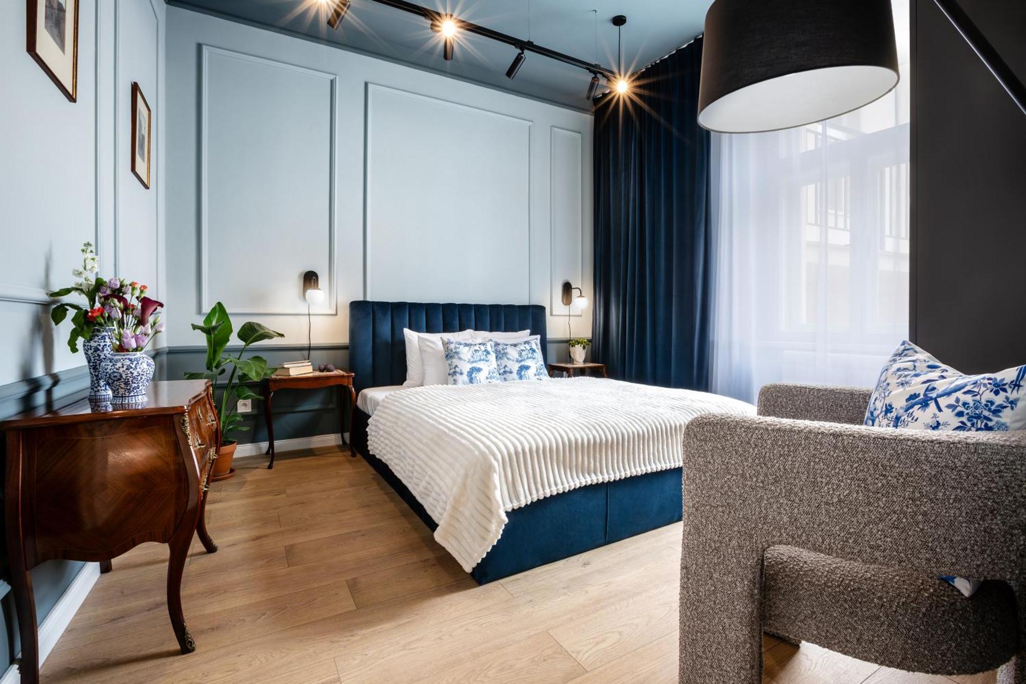 Apartment Turnkey I Antonin Dvorak *