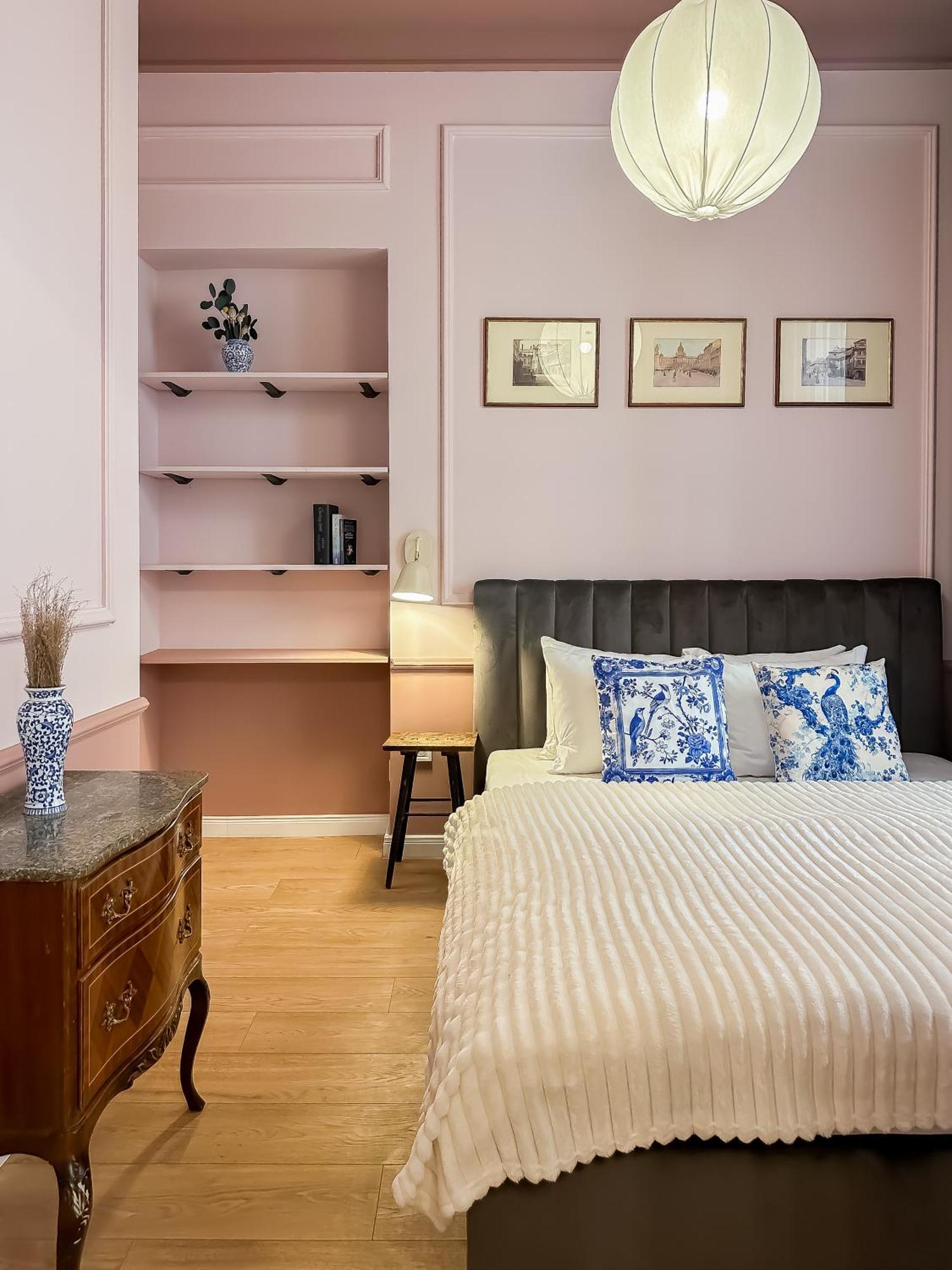 Apartment Turnkey I Antonin Dvorak *