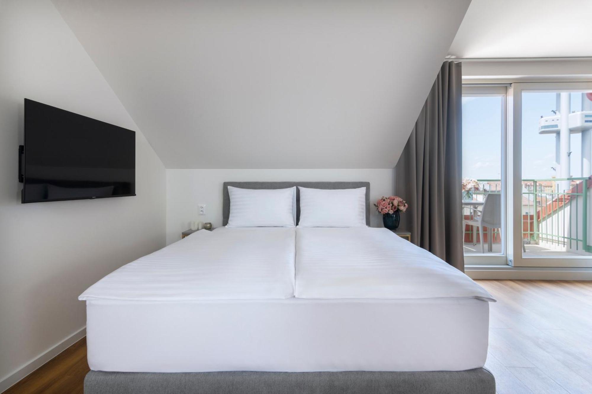 Encore Boutique By Dwellfort Prag