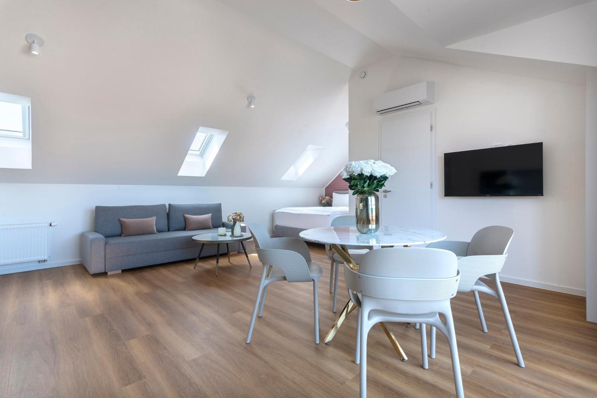 Encore Boutique By Dwellfort Prag