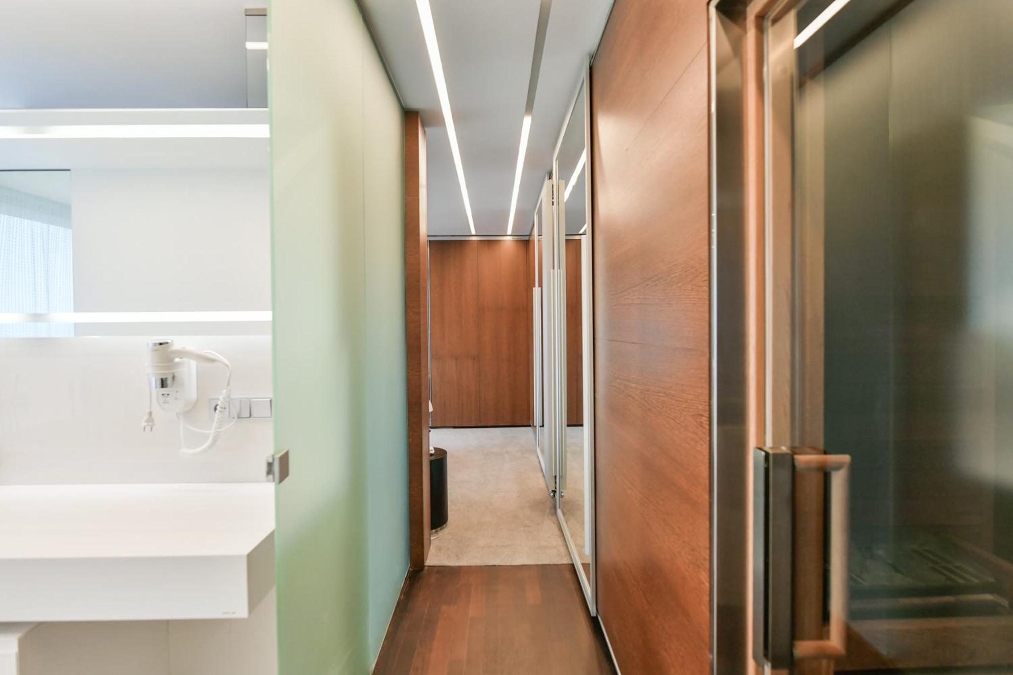 Lägenhet Presidential Penthouse, 303m2, Jacuzzi On Terrace, Sauna, 6bdrm, 4bthrm, Ac, Lift