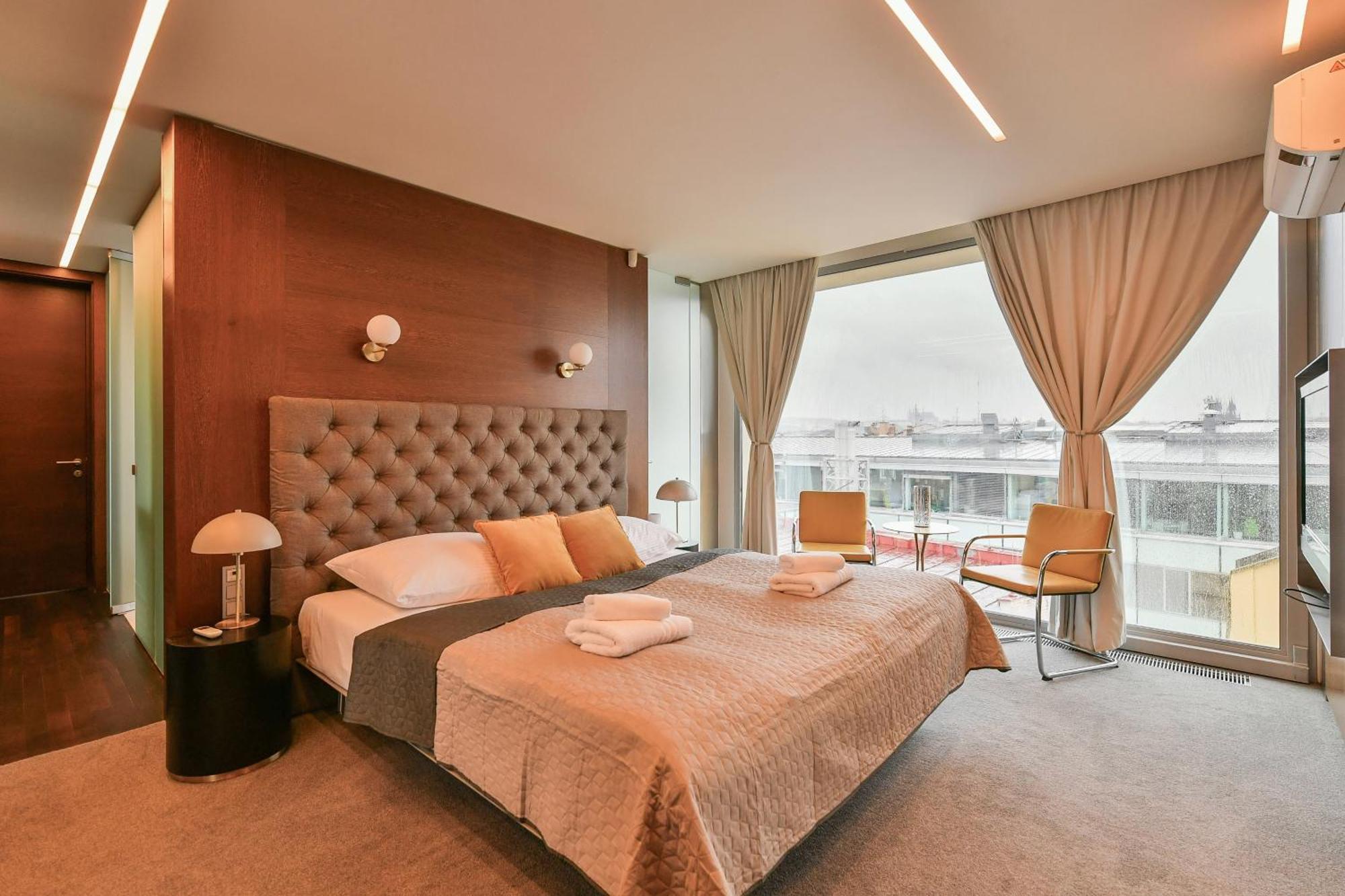 Lägenhet Presidential Penthouse, 303m2, Jacuzzi On Terrace, Sauna, 6bdrm, 4bthrm, Ac, Lift *