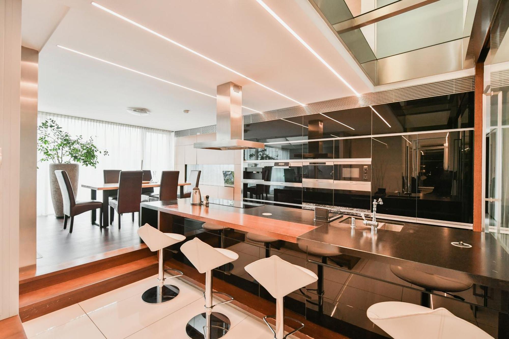 Presidential Penthouse, 303m2, Jacuzzi On Terrace, Sauna, 6bdrm, 4bthrm, Ac, Lift Lägenhet