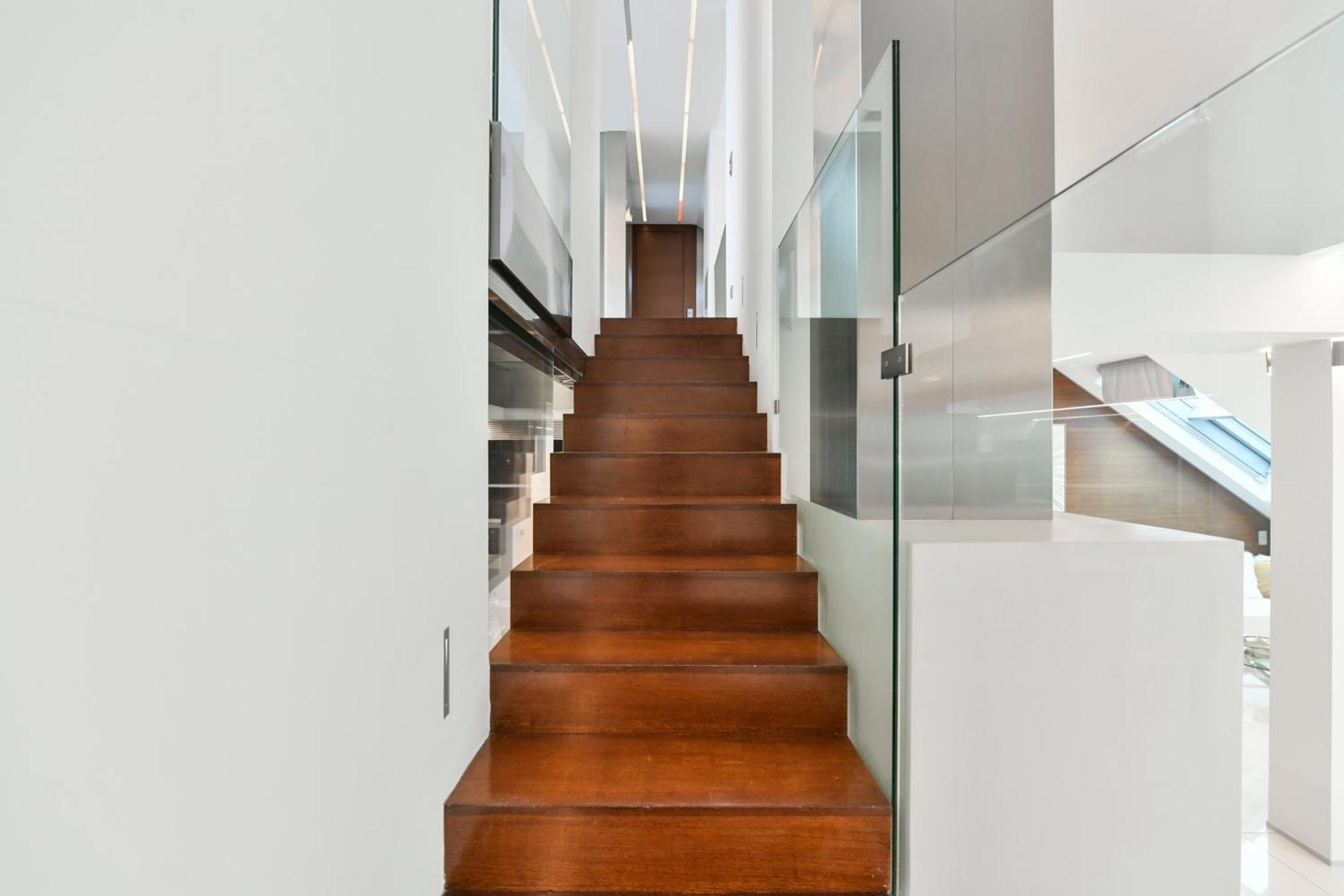 Presidential Penthouse, 303m2, Jacuzzi On Terrace, Sauna, 6bdrm, 4bthrm, Ac, Lift Prag