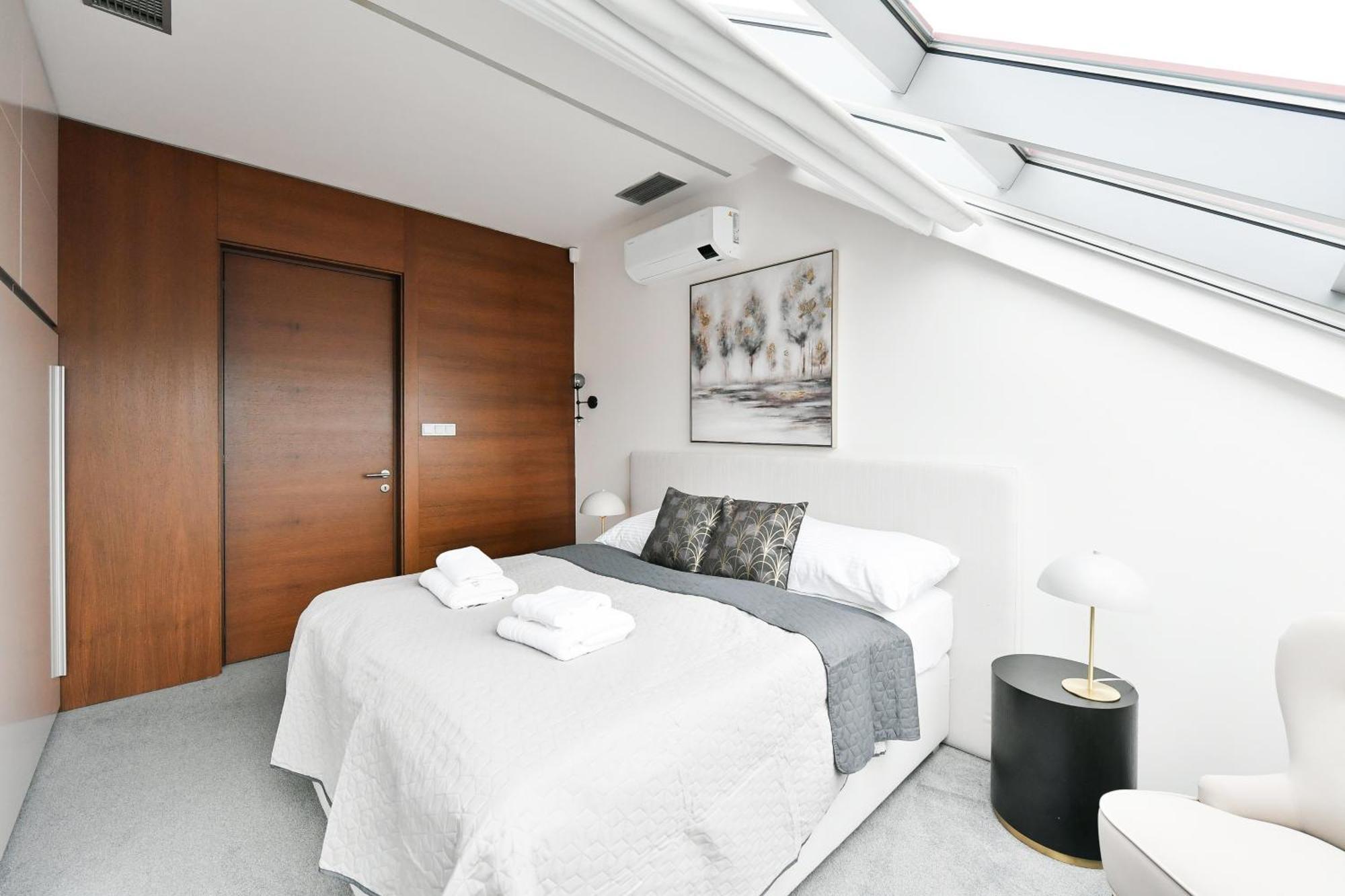 Presidential Penthouse, 303m2, Jacuzzi On Terrace, Sauna, 6bdrm, 4bthrm, Ac, Lift Lägenhet Prag