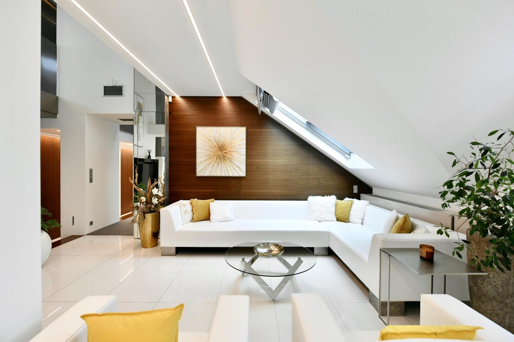 Presidential Penthouse, 303m2, Jacuzzi On Terrace, Sauna, 6bdrm, 4bthrm, Ac, Lift Prag