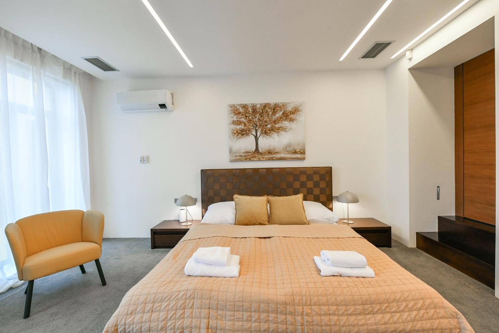 Presidential Penthouse, 303m2, Jacuzzi On Terrace, Sauna, 6bdrm, 4bthrm, Ac, Lift Lägenhet *