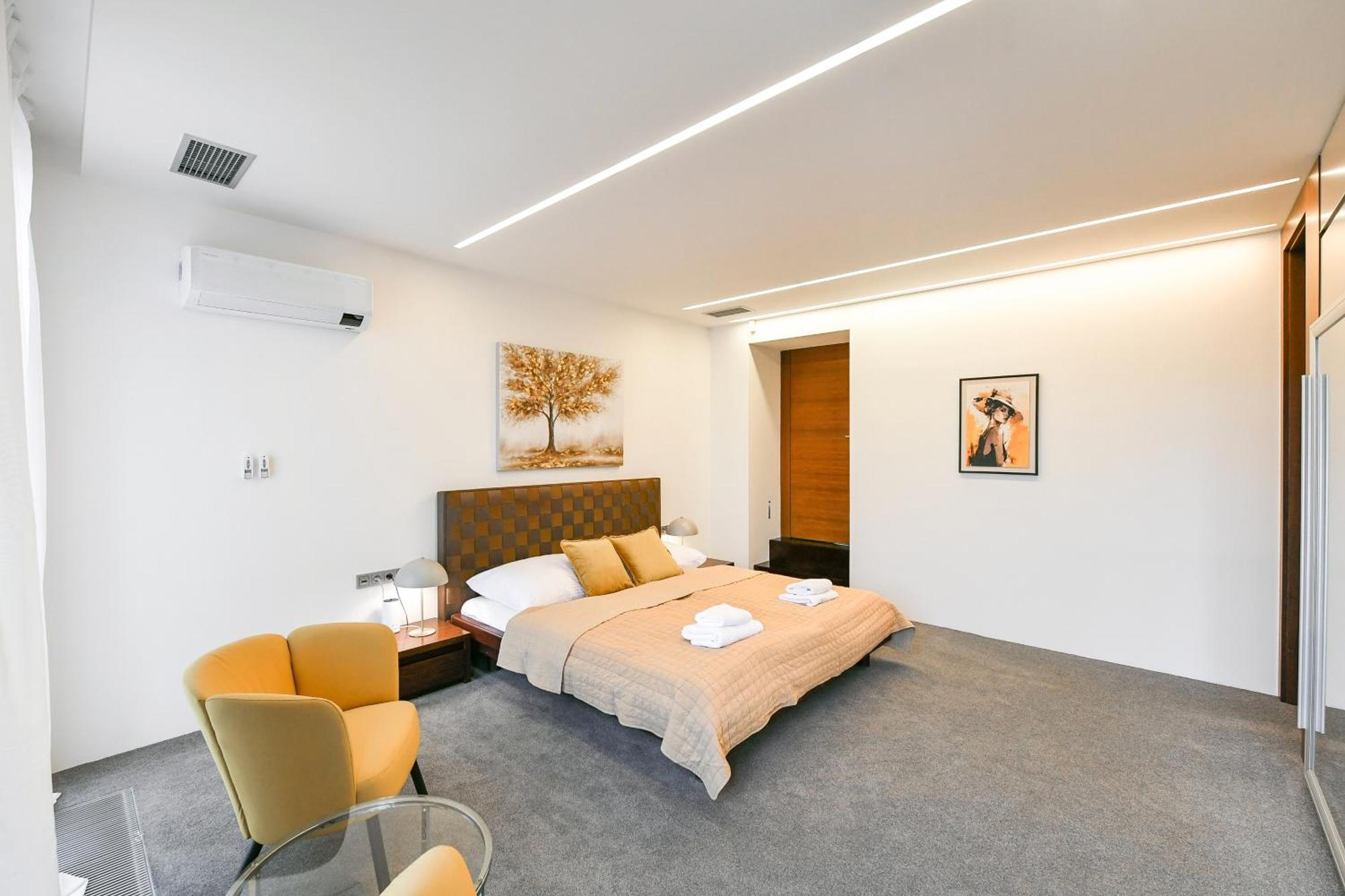 Lägenhet Presidential Penthouse, 303m2, Jacuzzi On Terrace, Sauna, 6bdrm, 4bthrm, Ac, Lift *