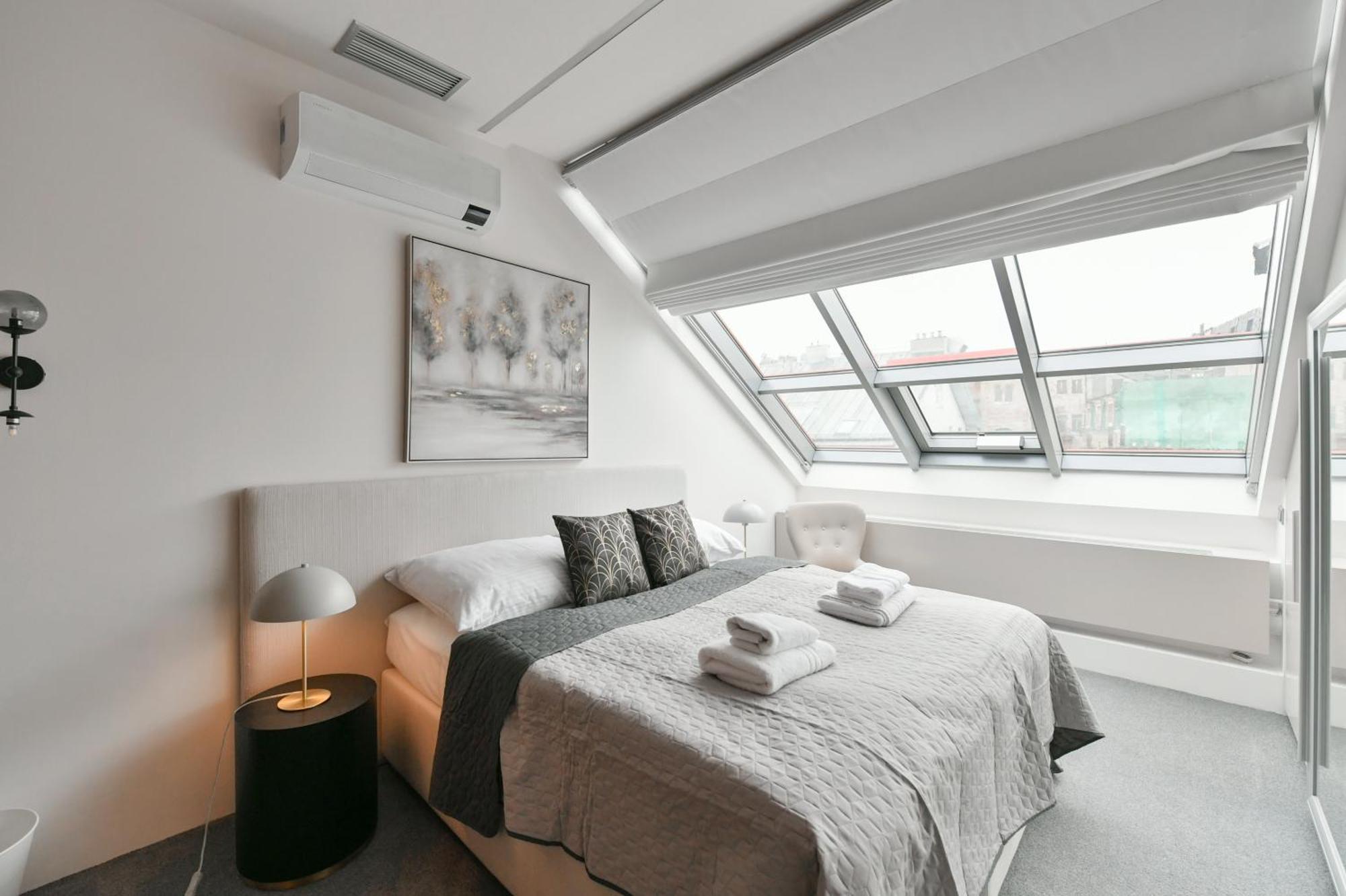 Lägenhet Presidential Penthouse, 303m2, Jacuzzi On Terrace, Sauna, 6bdrm, 4bthrm, Ac, Lift *