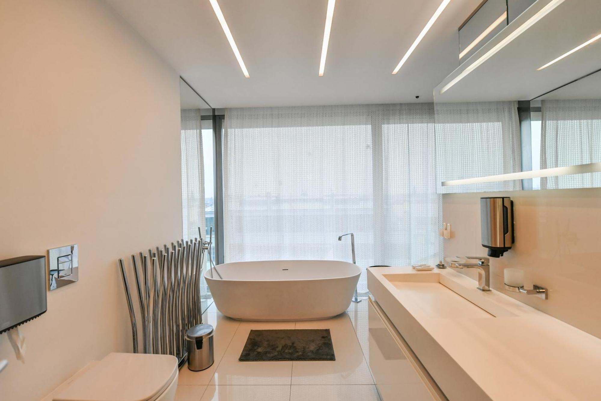 Presidential Penthouse, 303m2, Jacuzzi On Terrace, Sauna, 6bdrm, 4bthrm, Ac, Lift Prag