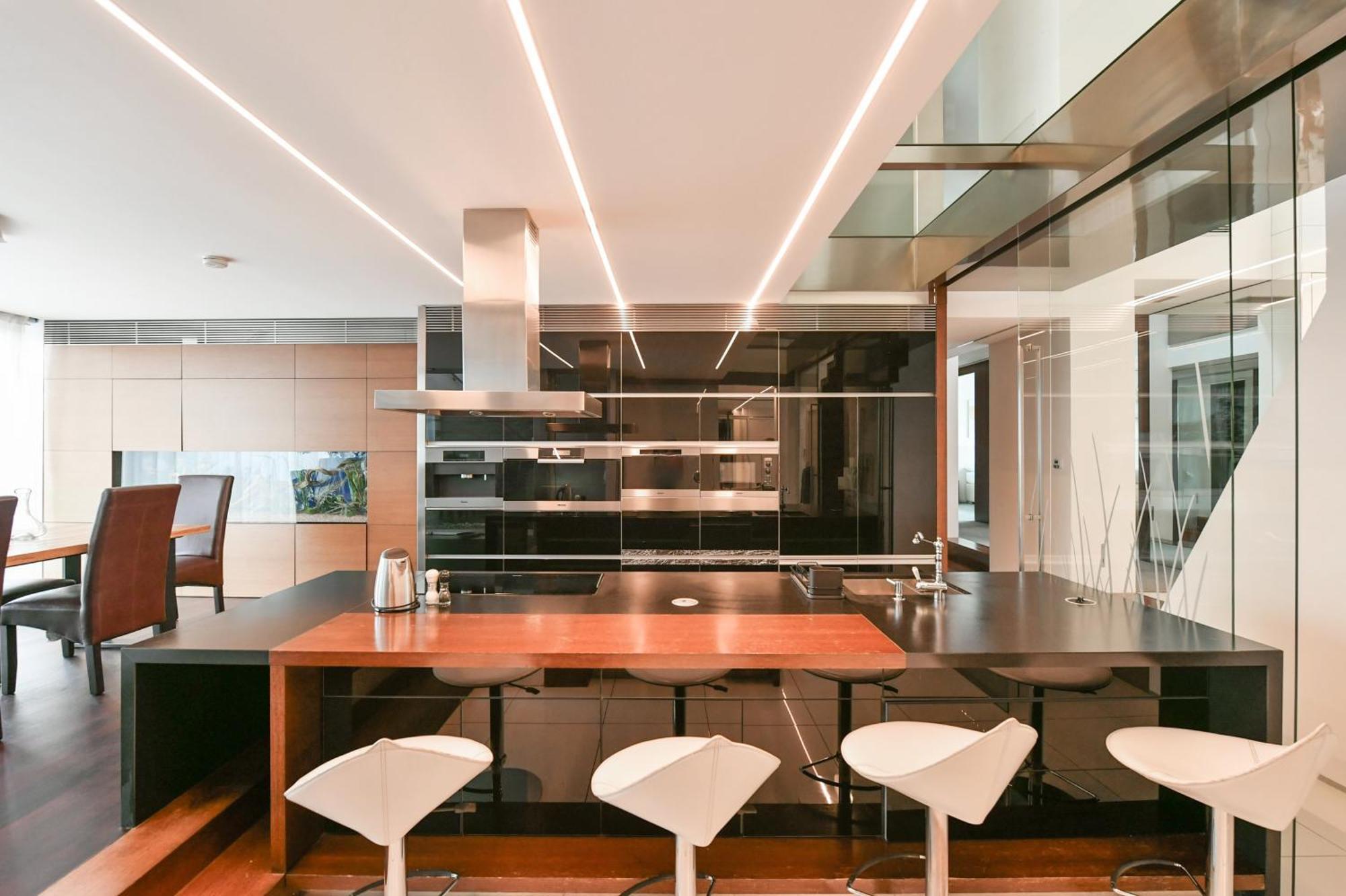 Presidential Penthouse, 303m2, Jacuzzi On Terrace, Sauna, 6bdrm, 4bthrm, Ac, Lift * Prag