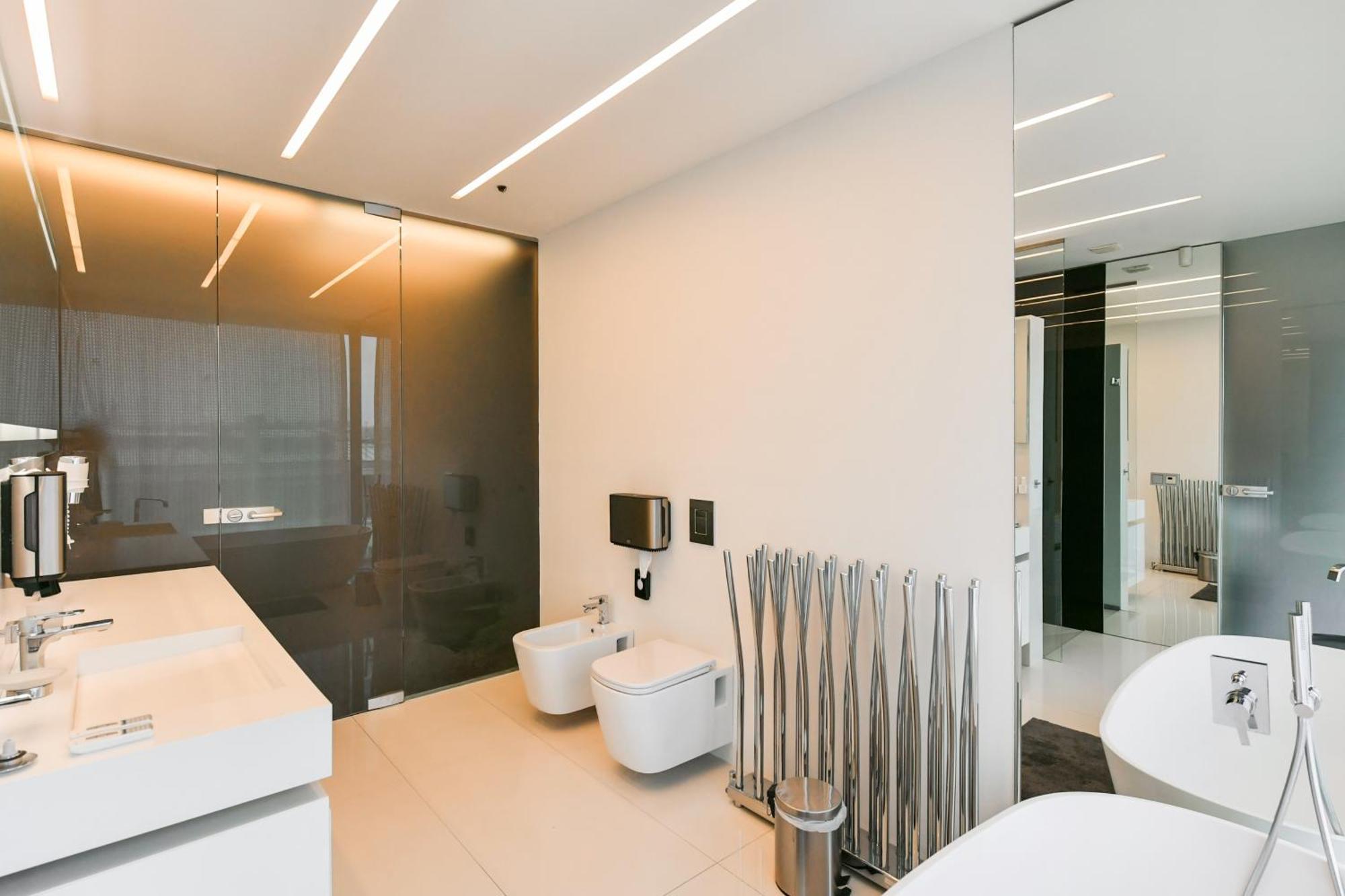 Lägenhet Presidential Penthouse, 303m2, Jacuzzi On Terrace, Sauna, 6bdrm, 4bthrm, Ac, Lift Prag