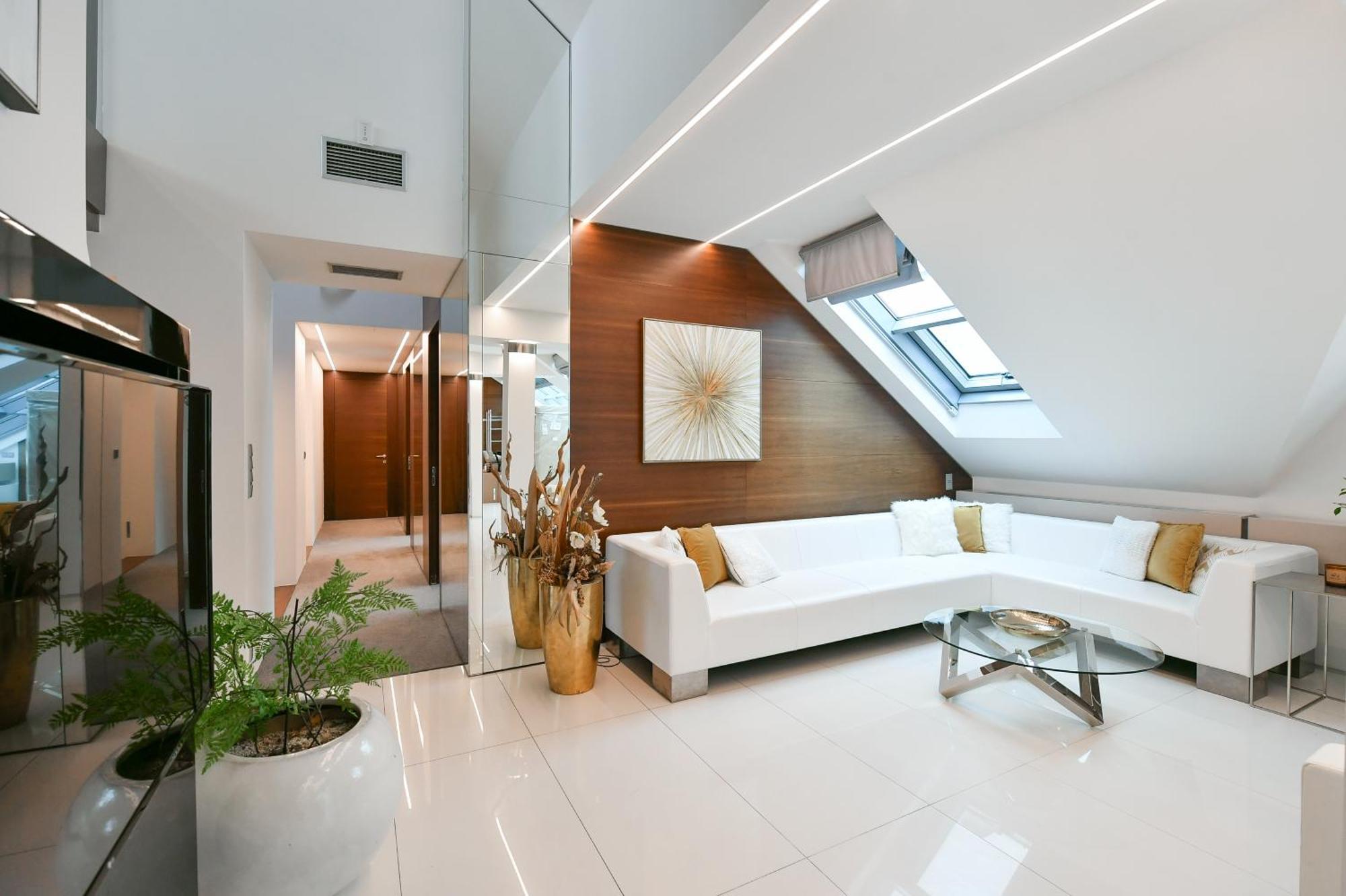 Presidential Penthouse, 303m2, Jacuzzi On Terrace, Sauna, 6bdrm, 4bthrm, Ac, Lift Lägenhet
