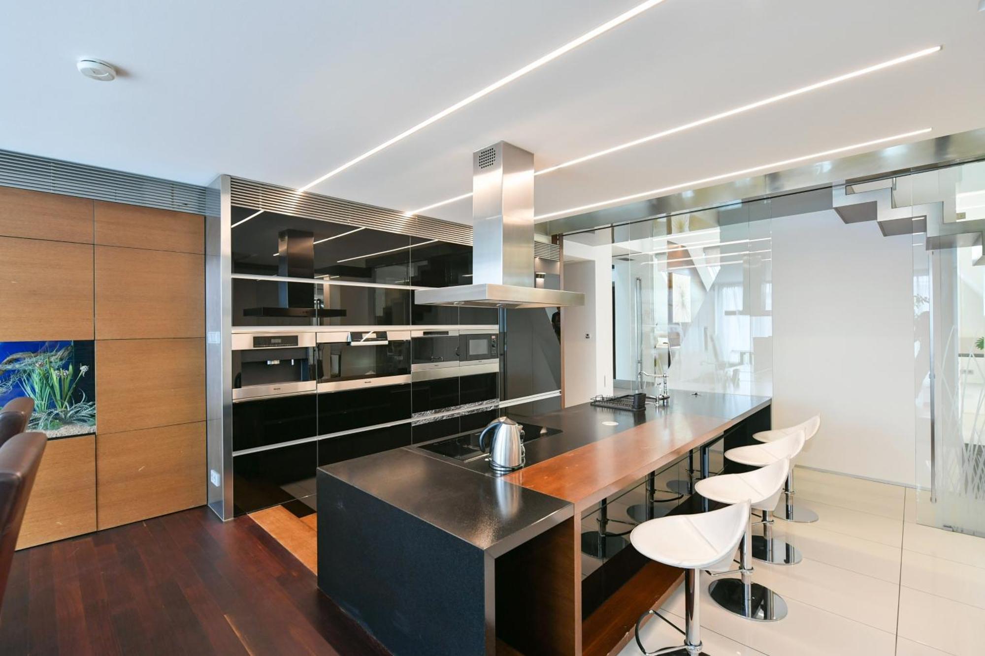 Presidential Penthouse, 303m2, Jacuzzi On Terrace, Sauna, 6bdrm, 4bthrm, Ac, Lift Lägenhet *