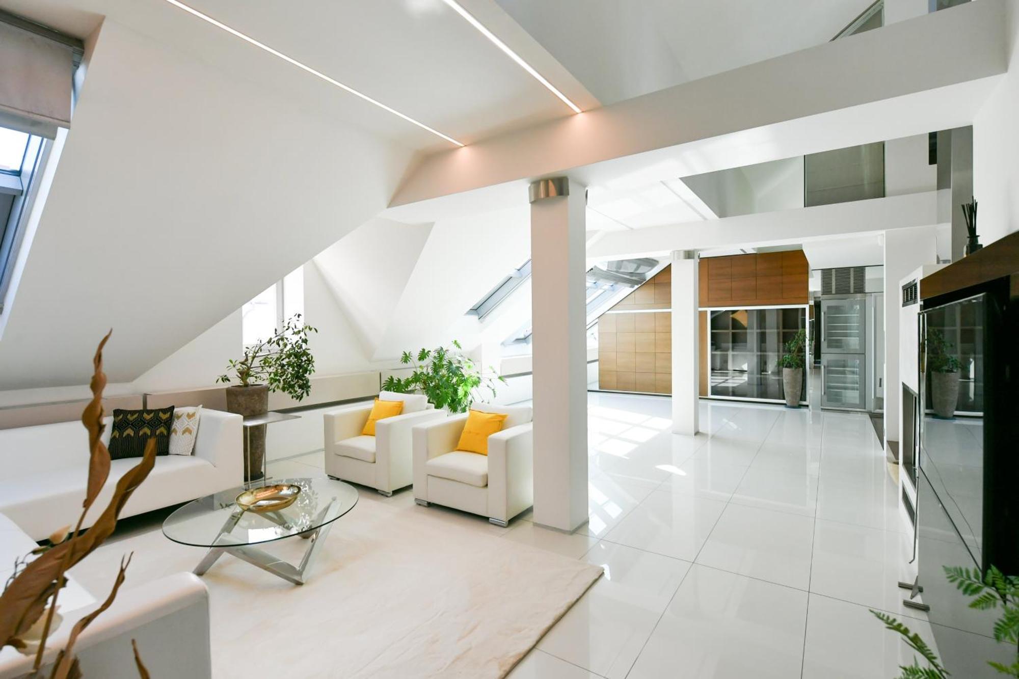 Presidential Penthouse, 303m2, Jacuzzi On Terrace, Sauna, 6bdrm, 4bthrm, Ac, Lift Lägenhet Prag