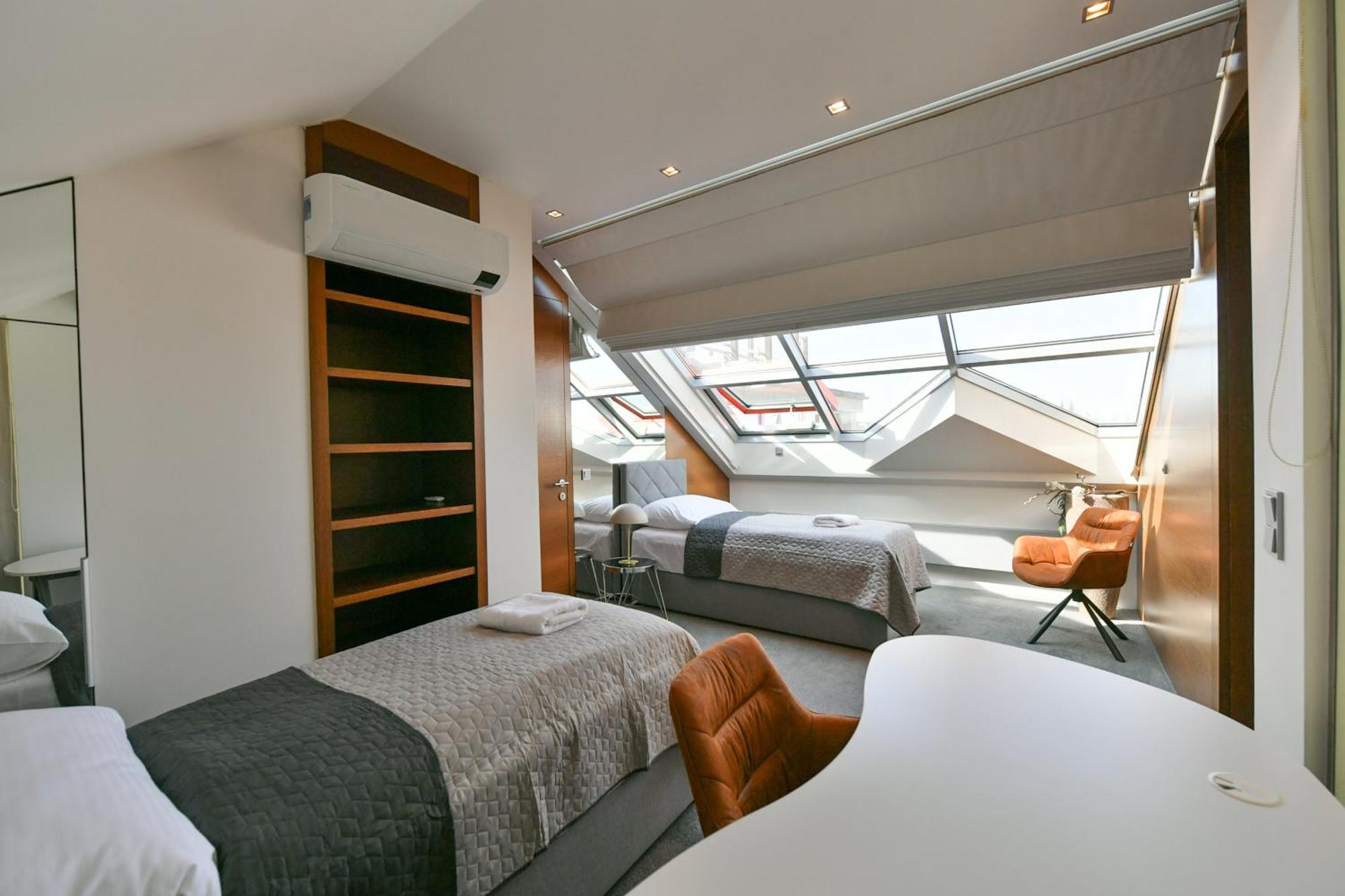Presidential Penthouse, 303m2, Jacuzzi On Terrace, Sauna, 6bdrm, 4bthrm, Ac, Lift Lägenhet *