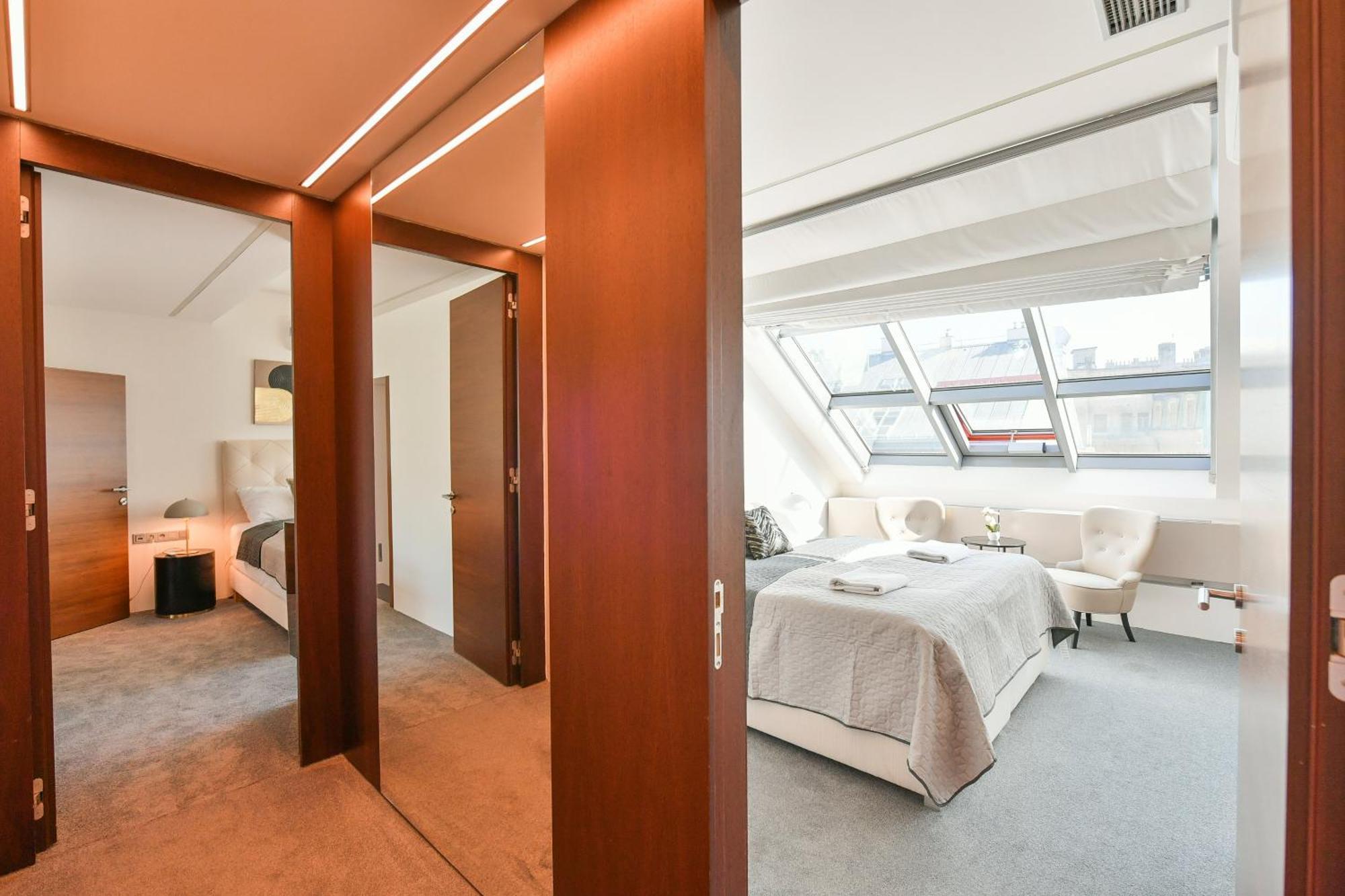 Presidential Penthouse, 303m2, Jacuzzi On Terrace, Sauna, 6bdrm, 4bthrm, Ac, Lift Lägenhet *