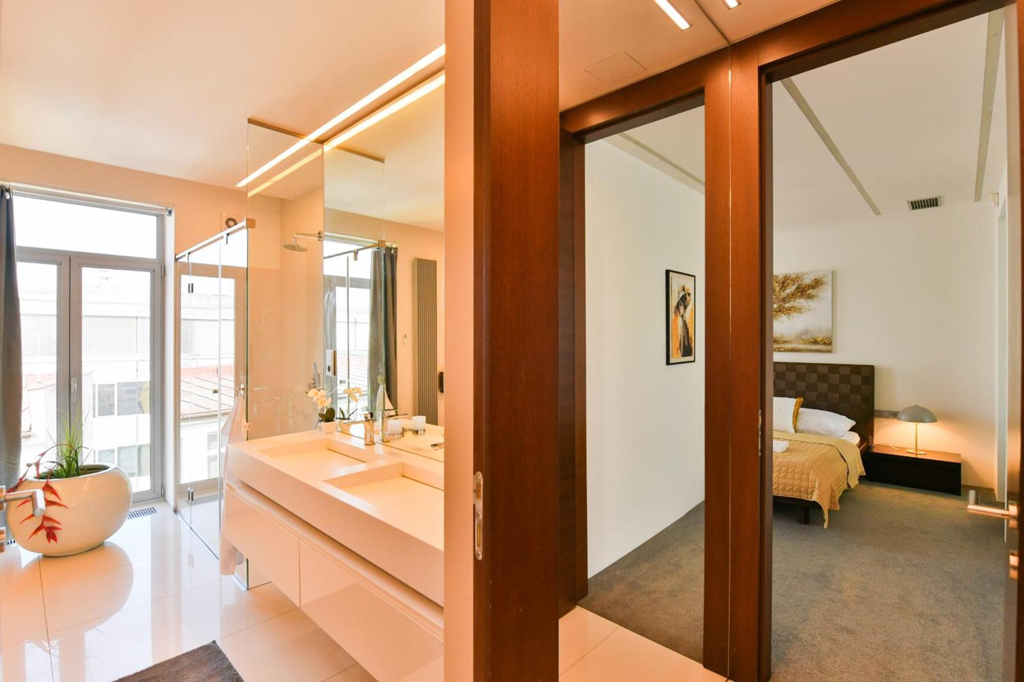Presidential Penthouse, 303m2, Jacuzzi On Terrace, Sauna, 6bdrm, 4bthrm, Ac, Lift Lägenhet Prag