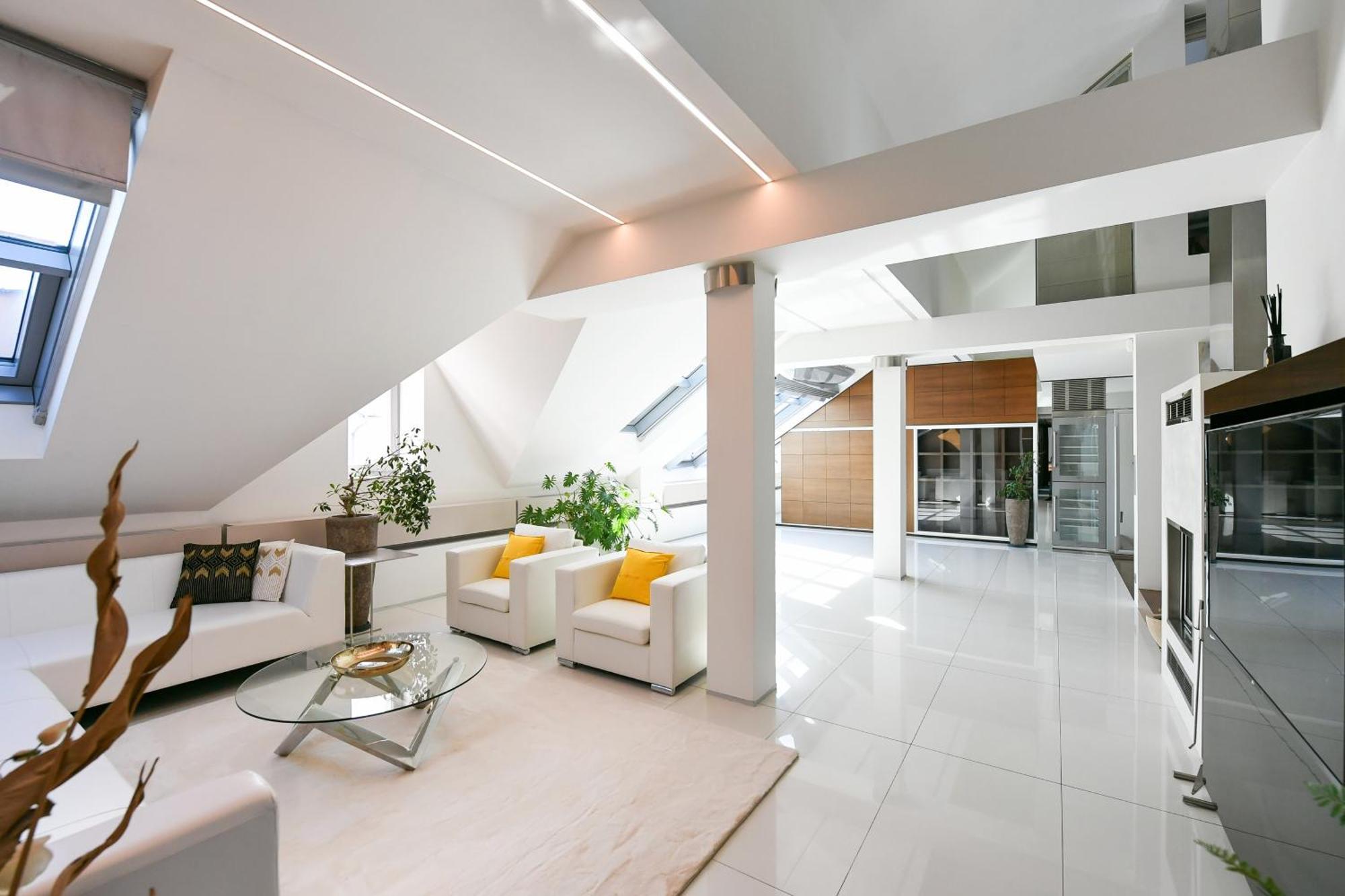 Presidential Penthouse, 303m2, Jacuzzi On Terrace, Sauna, 6bdrm, 4bthrm, Ac, Lift Lägenhet