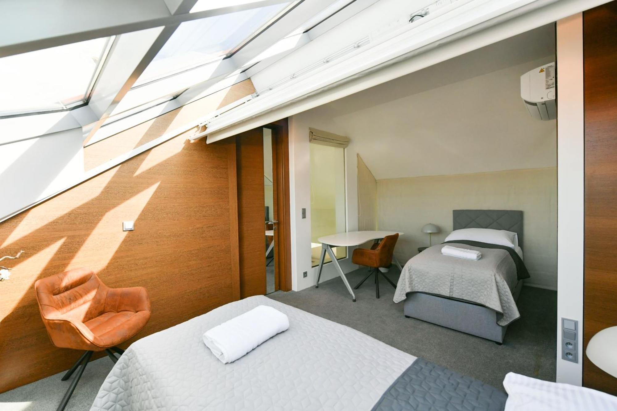Lägenhet Presidential Penthouse, 303m2, Jacuzzi On Terrace, Sauna, 6bdrm, 4bthrm, Ac, Lift