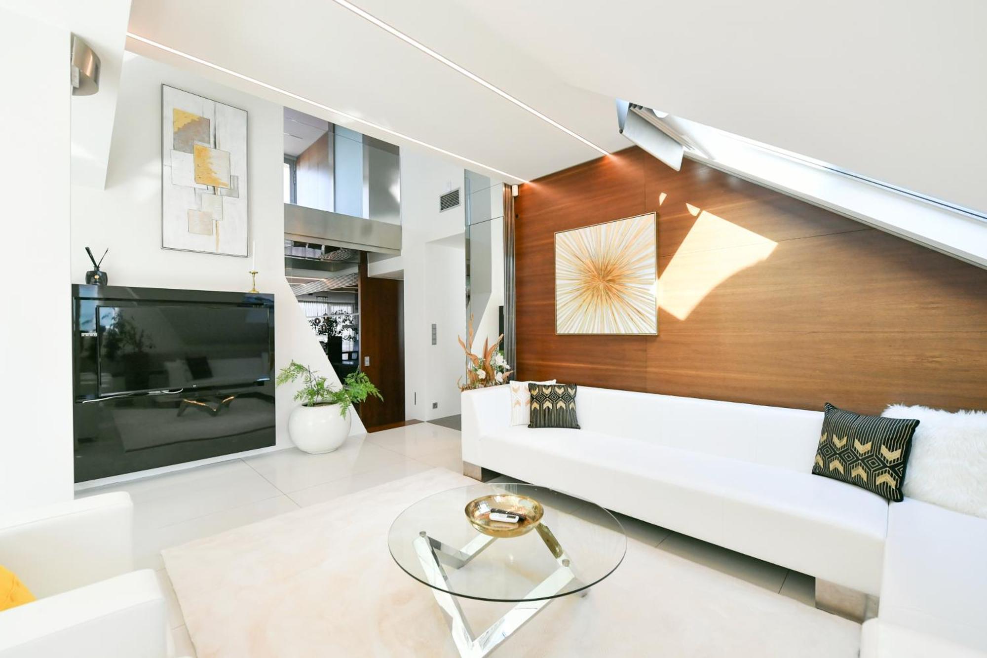 Presidential Penthouse, 303m2, Jacuzzi On Terrace, Sauna, 6bdrm, 4bthrm, Ac, Lift * Prag