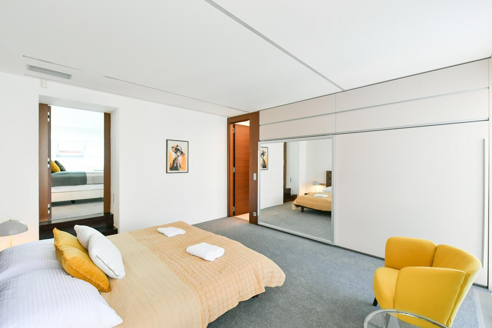 Presidential Penthouse, 303m2, Jacuzzi On Terrace, Sauna, 6bdrm, 4bthrm, Ac, Lift Lägenhet