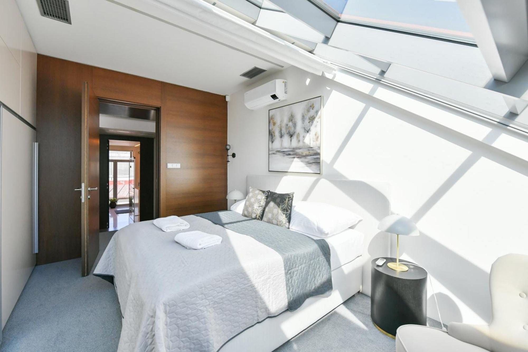 Lägenhet Presidential Penthouse, 303m2, Jacuzzi On Terrace, Sauna, 6bdrm, 4bthrm, Ac, Lift