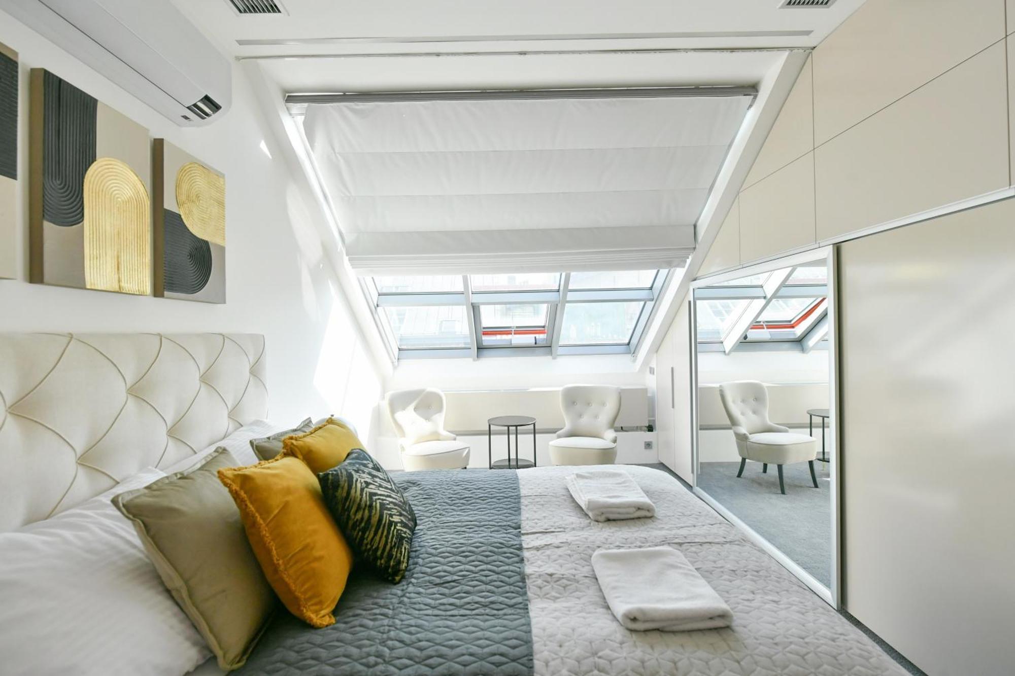 Presidential Penthouse, 303m2, Jacuzzi On Terrace, Sauna, 6bdrm, 4bthrm, Ac, Lift Lägenhet