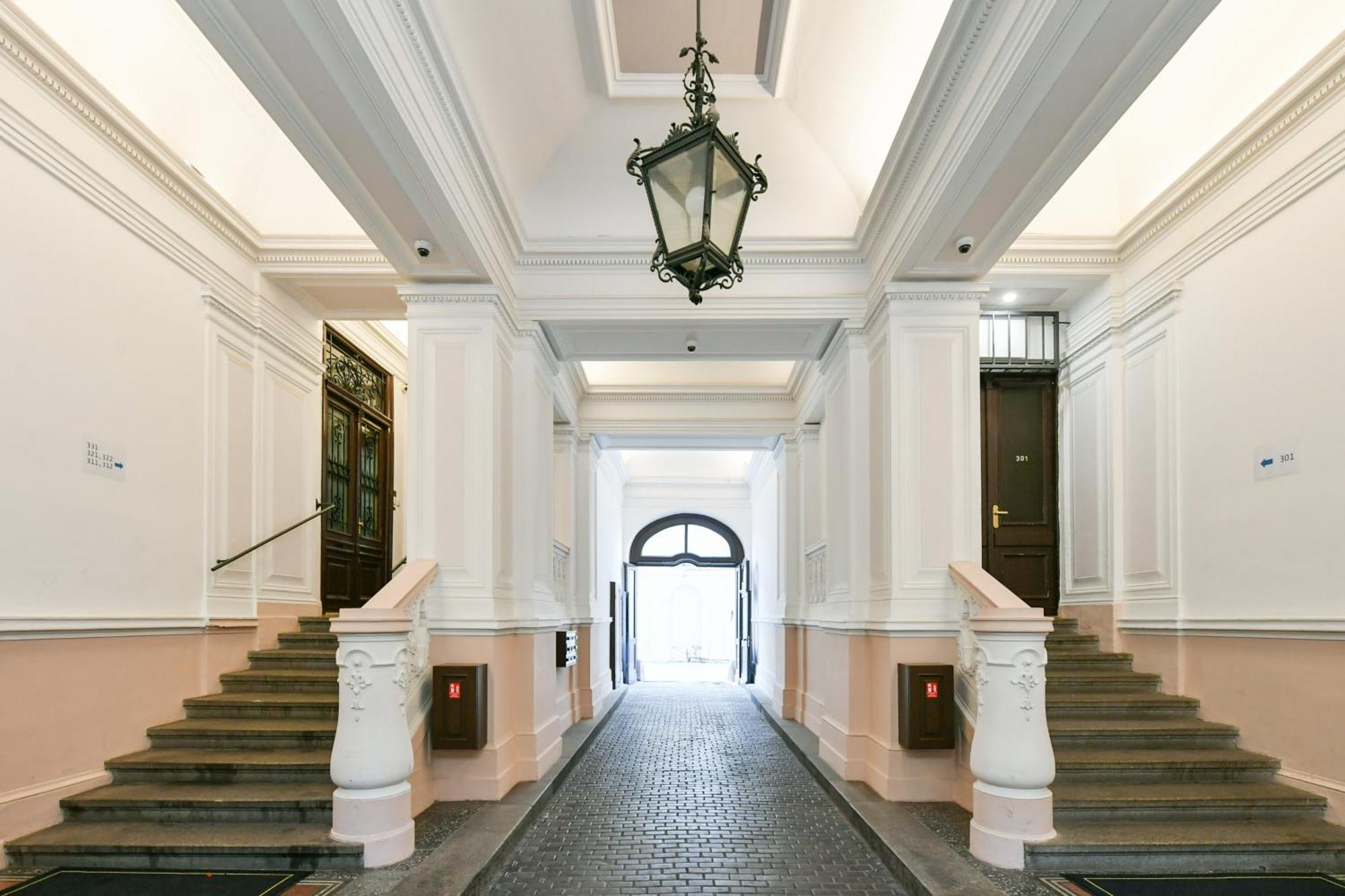 Presidential Penthouse, 303m2, Jacuzzi On Terrace, Sauna, 6bdrm, 4bthrm, Ac, Lift * Prag