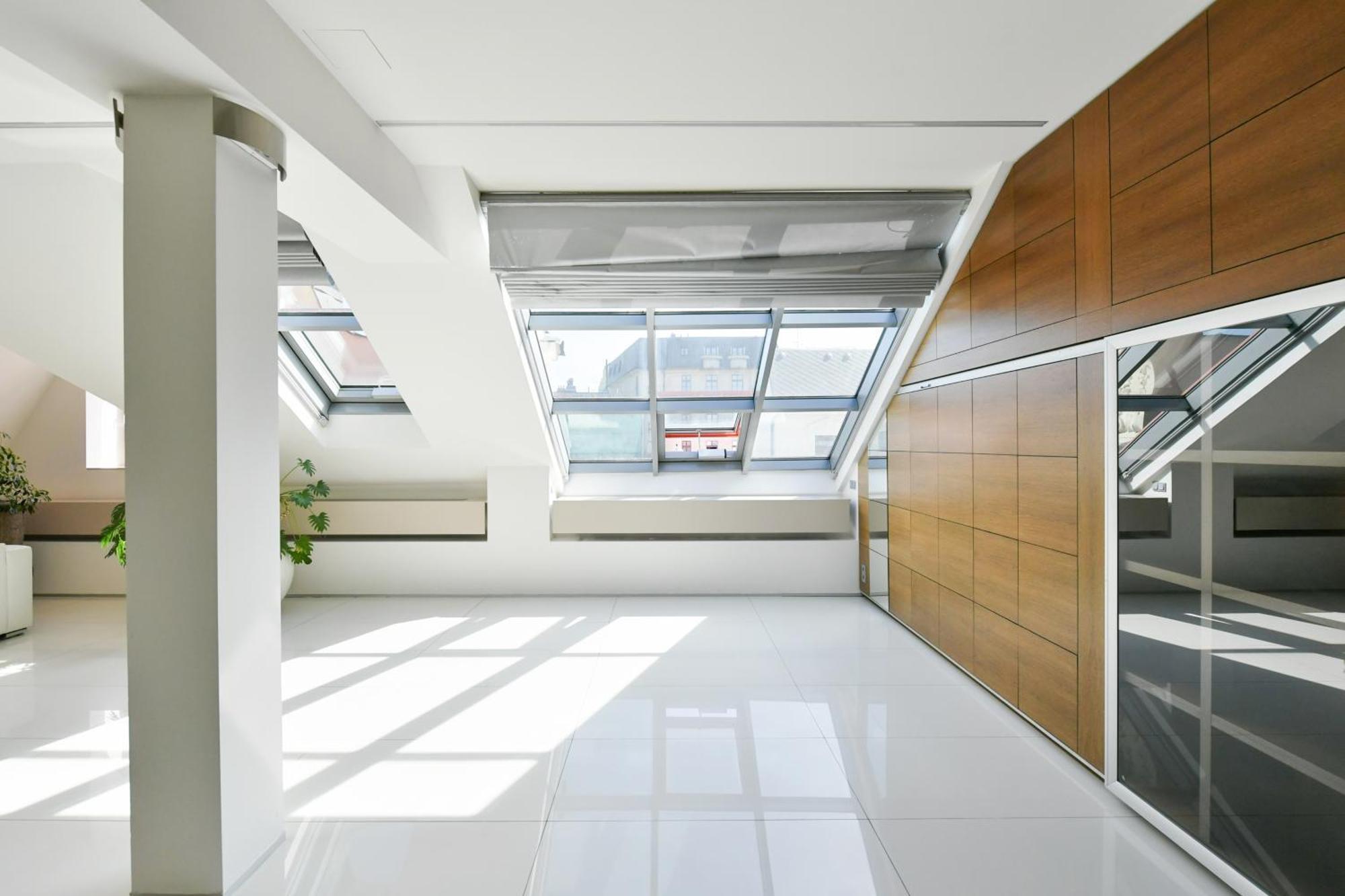 Presidential Penthouse, 303m2, Jacuzzi On Terrace, Sauna, 6bdrm, 4bthrm, Ac, Lift Lägenhet