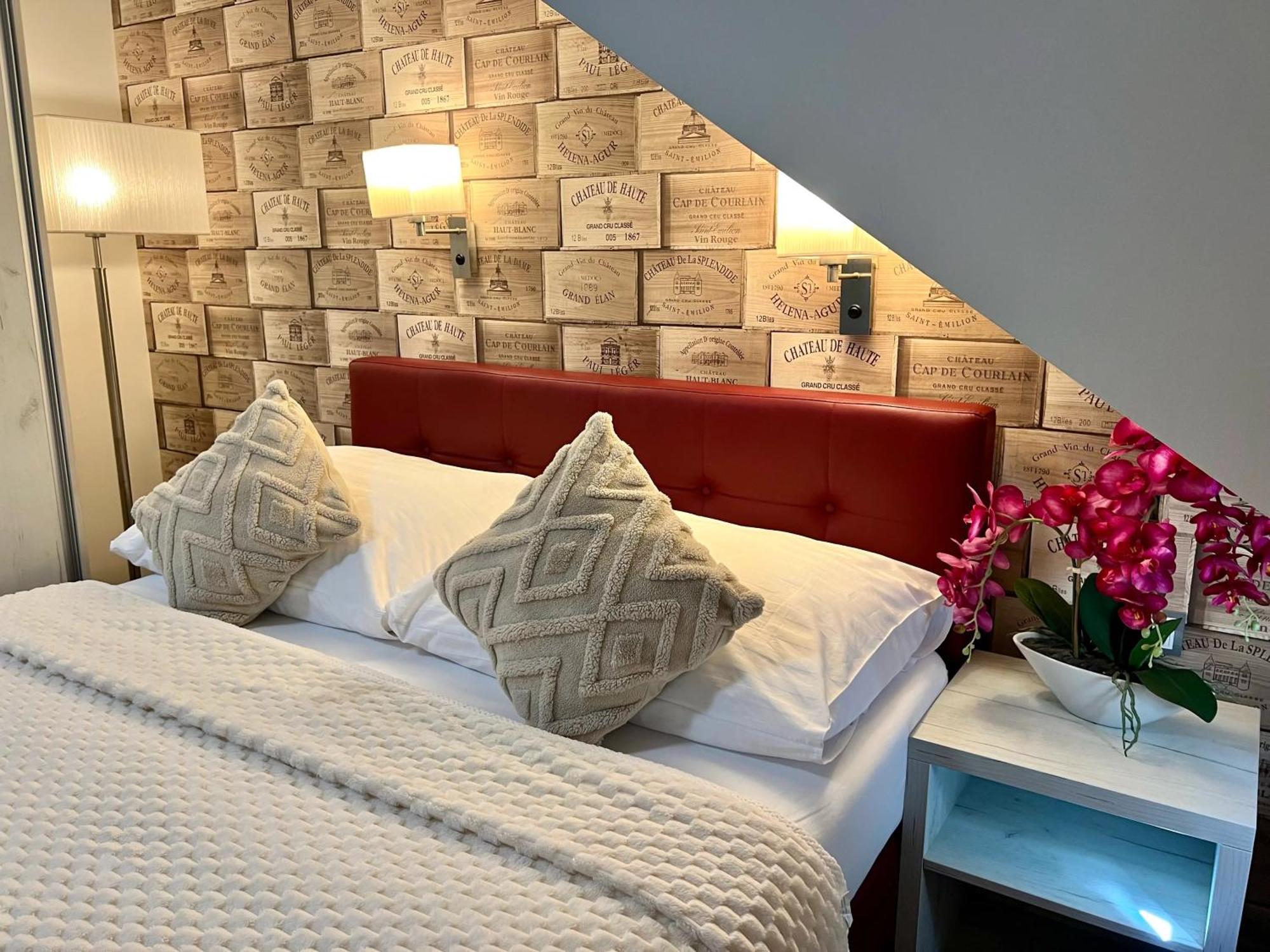 Hotel Grand Petit 3*